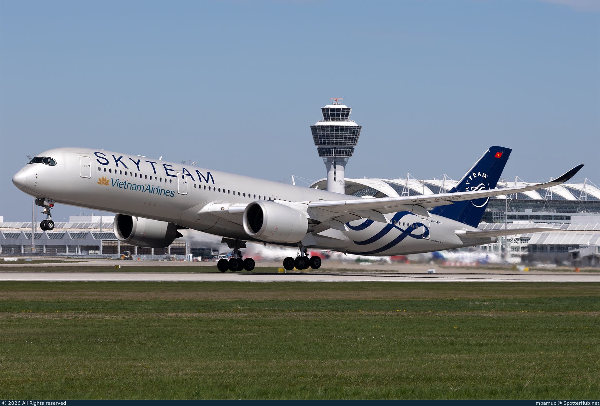 Photo of VN-A897 - Airbus A350-941 operated by Vietnam Airlines
