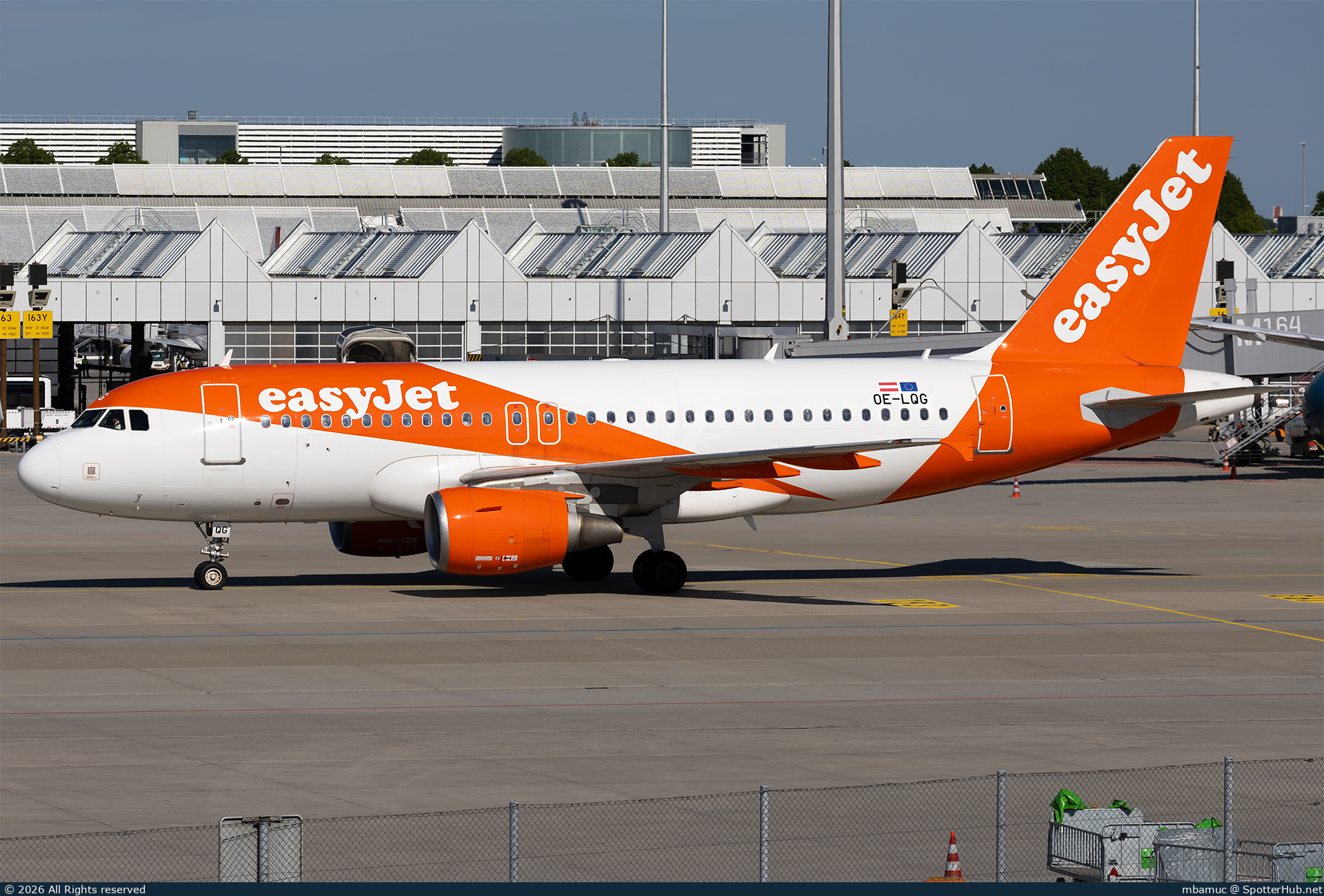 Photo of OE-LQG - Airbus A319-111 operated by easyJet Europe