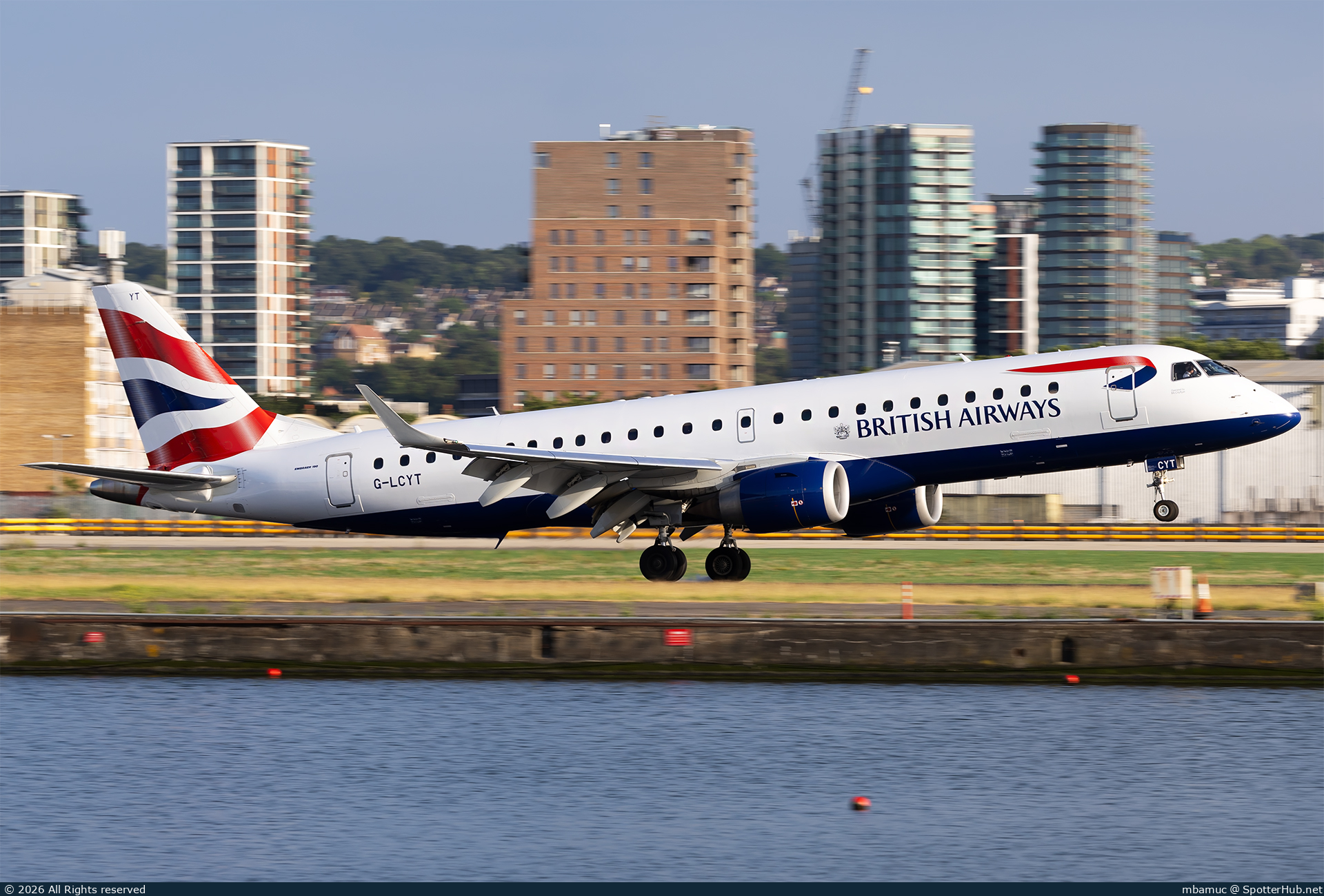Photo of G-LCYT - Embraer ERJ-190SR operated by BA CityFlyer