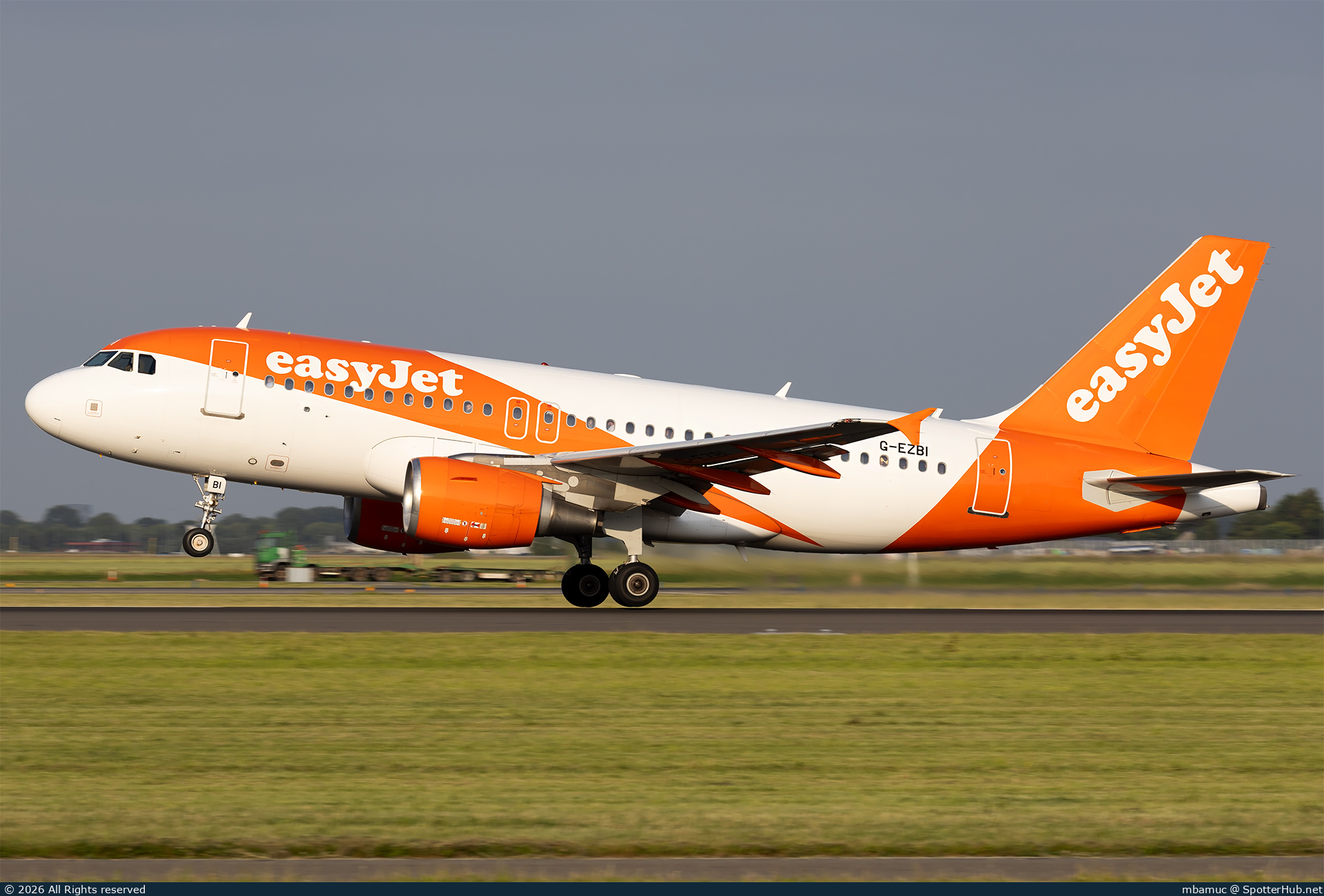 Photo of G-EZBI - Airbus A319-111 operated by easyJet