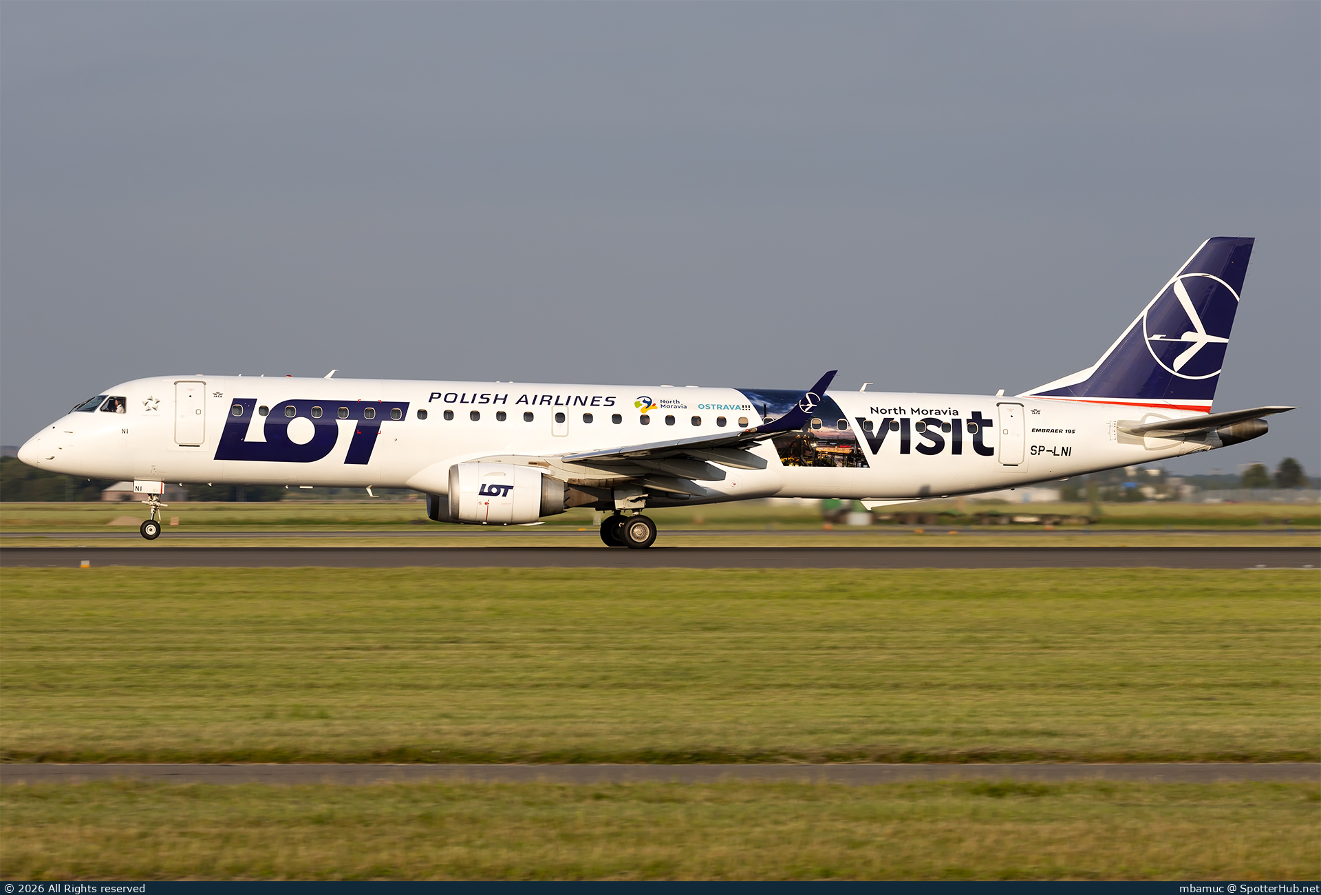 Photo of SP-LNI - Embraer ERJ-195AR operated by LOT Polish Airlines