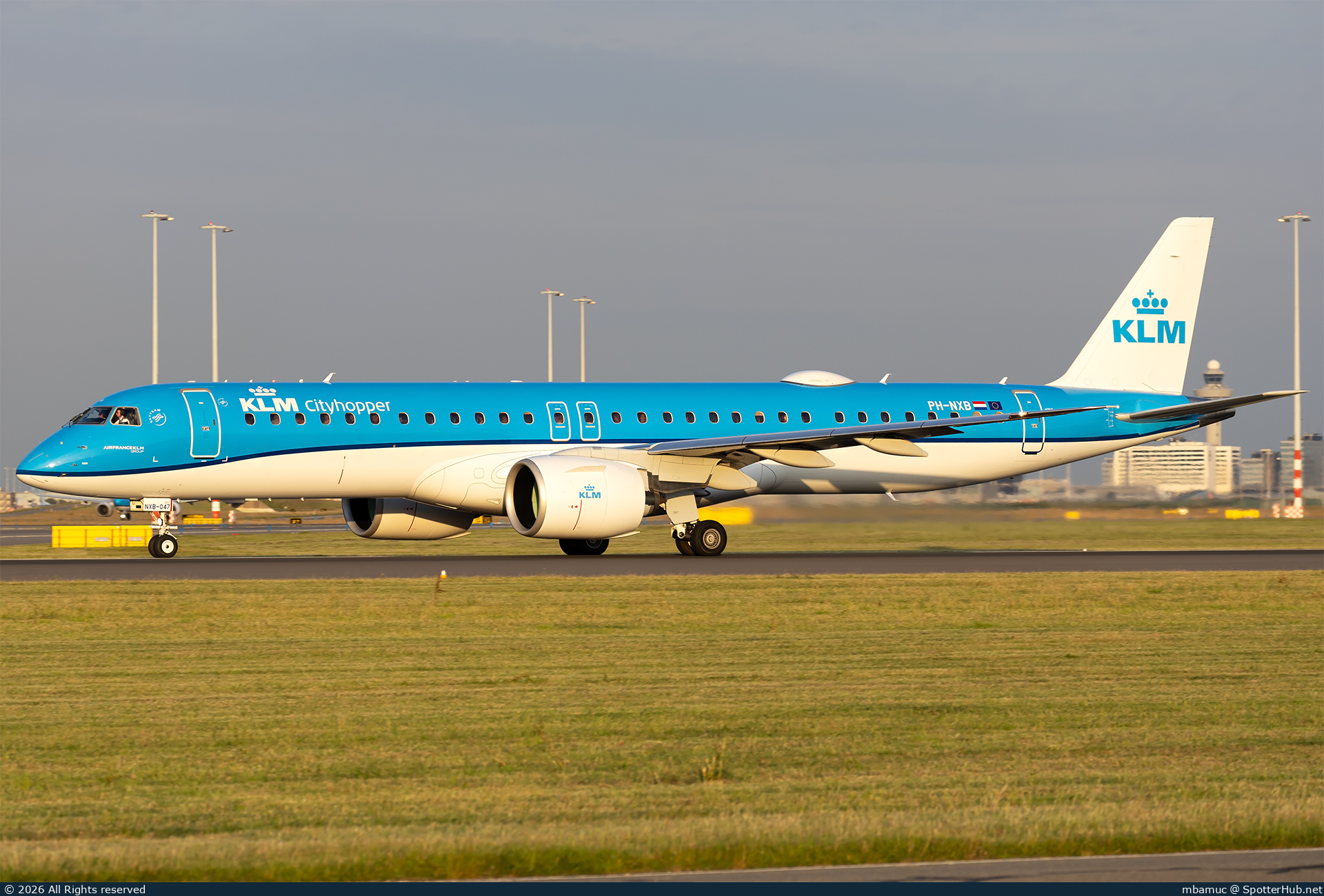 Photo of PH-NXB - Embraer ERJ-195-E2 operated by KLM Cityhopper