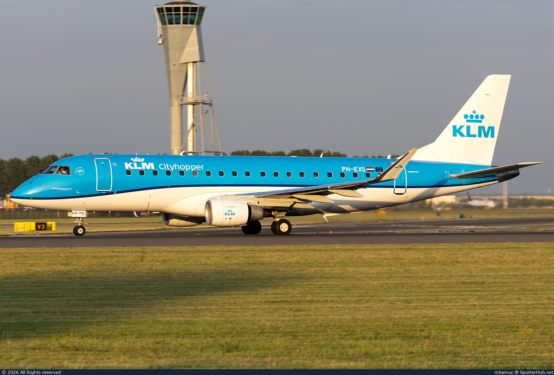 Photo of PH-EXS - Embraer ERJ-175STD operated by KLM Cityhopper