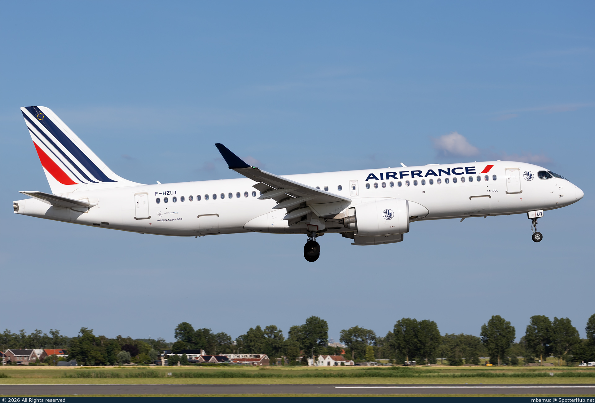 Photo of F-HZUT - Airbus A220-300 operated by Air France