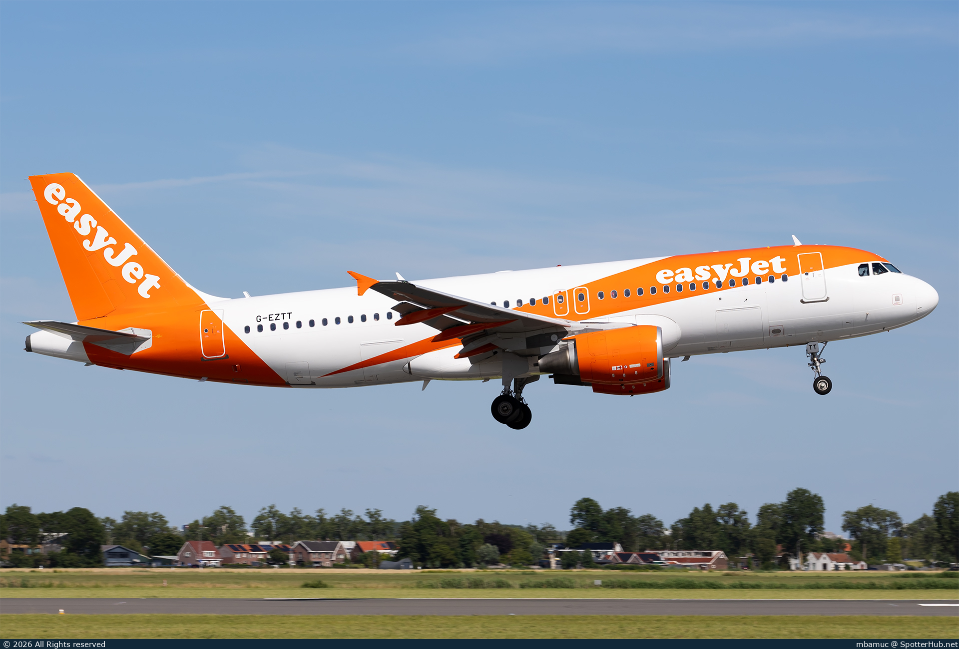 Photo of G-EZTT - Airbus A320-214 operated by easyJet