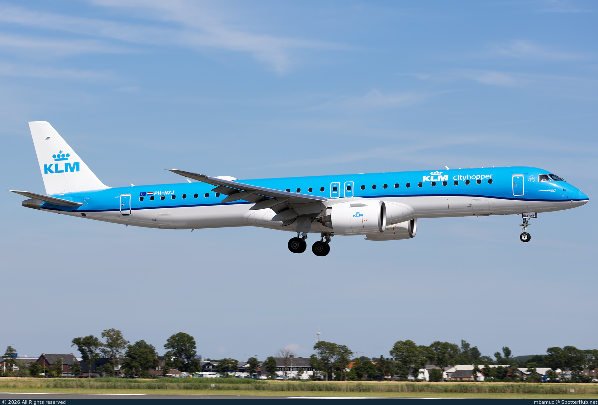 Photo of PH-NXJ - Embraer ERJ-195-E2 operated by KLM Cityhopper