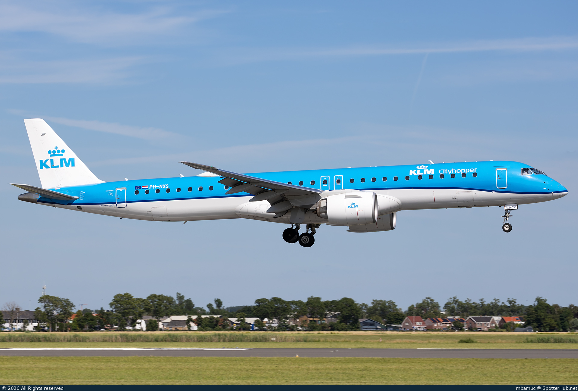 Photo of PH-NXS - Embraer ERJ-195-E2 operated by KLM Cityhopper
