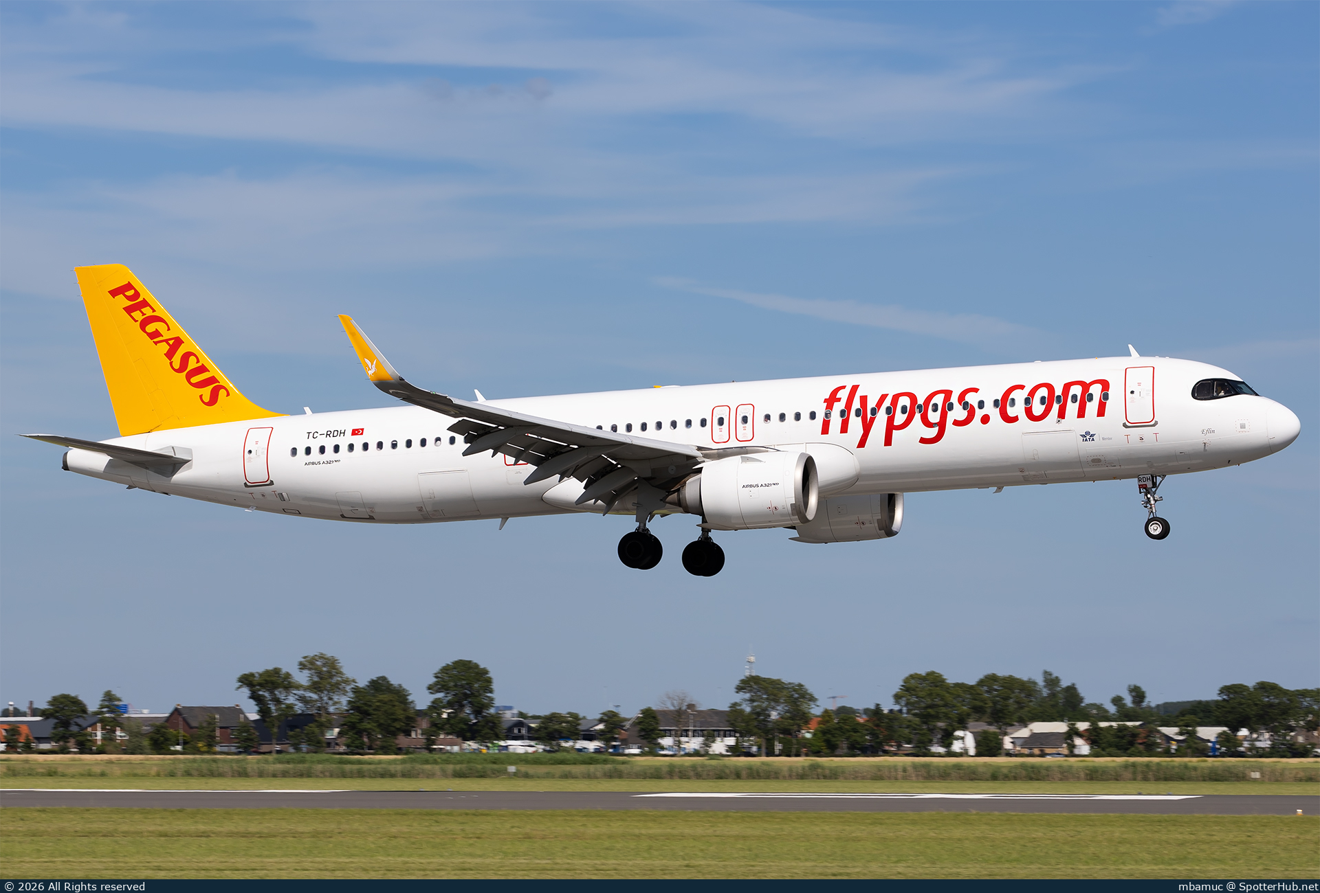 Photo of TC-RDH - Airbus A321-251NX operated by Pegasus Airlines