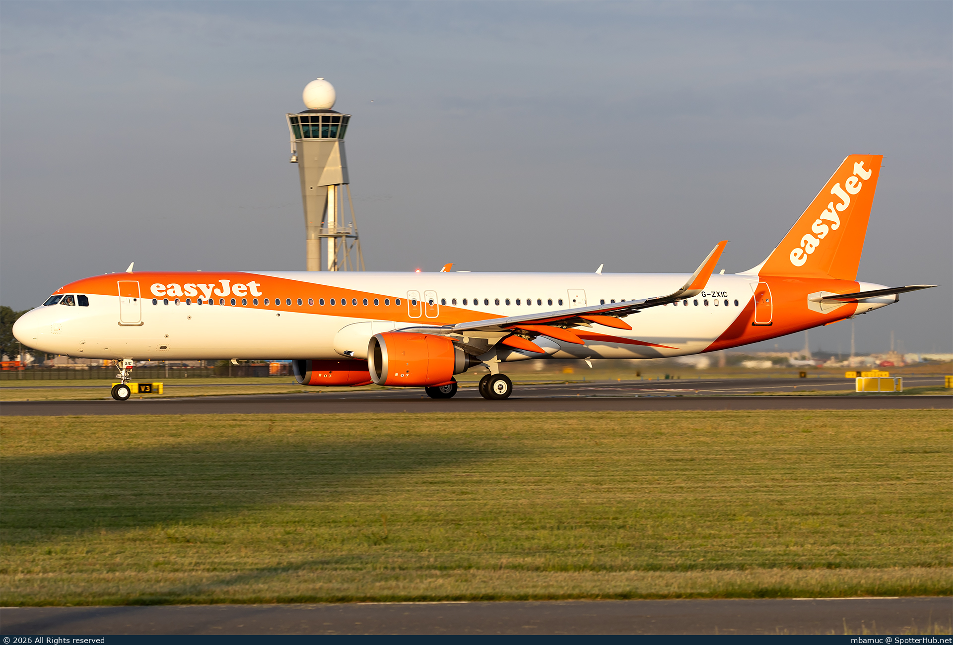 Photo of G-ZXIC - Airbus A321-251NX operated by easyJet