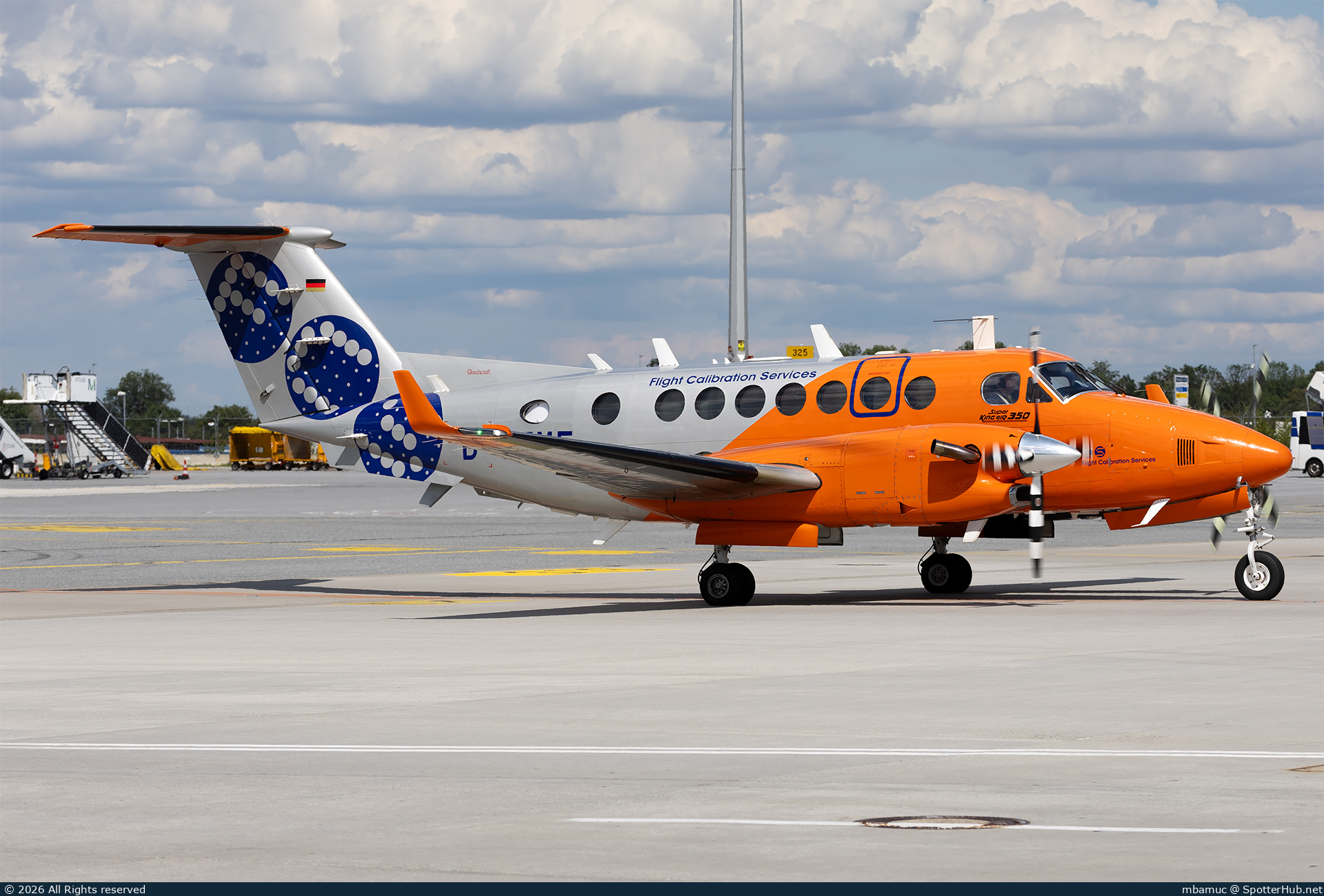 Photo of D-CFME - Beechcraft B300 Super King Air 350 operated by FCS Flight Calibration Services