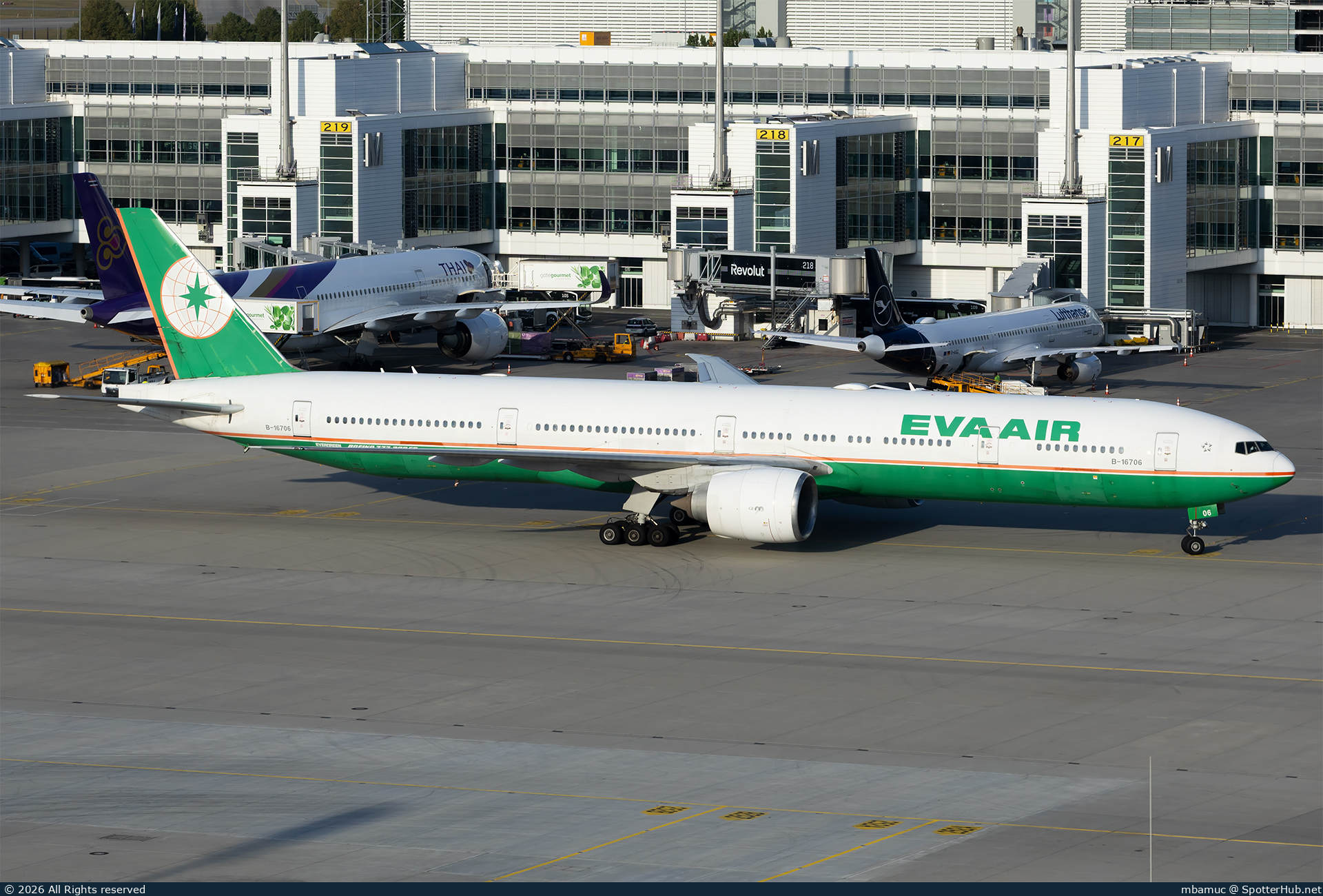 Photo of B-16706 - Boeing 777-35E(ER) operated by EVA Air