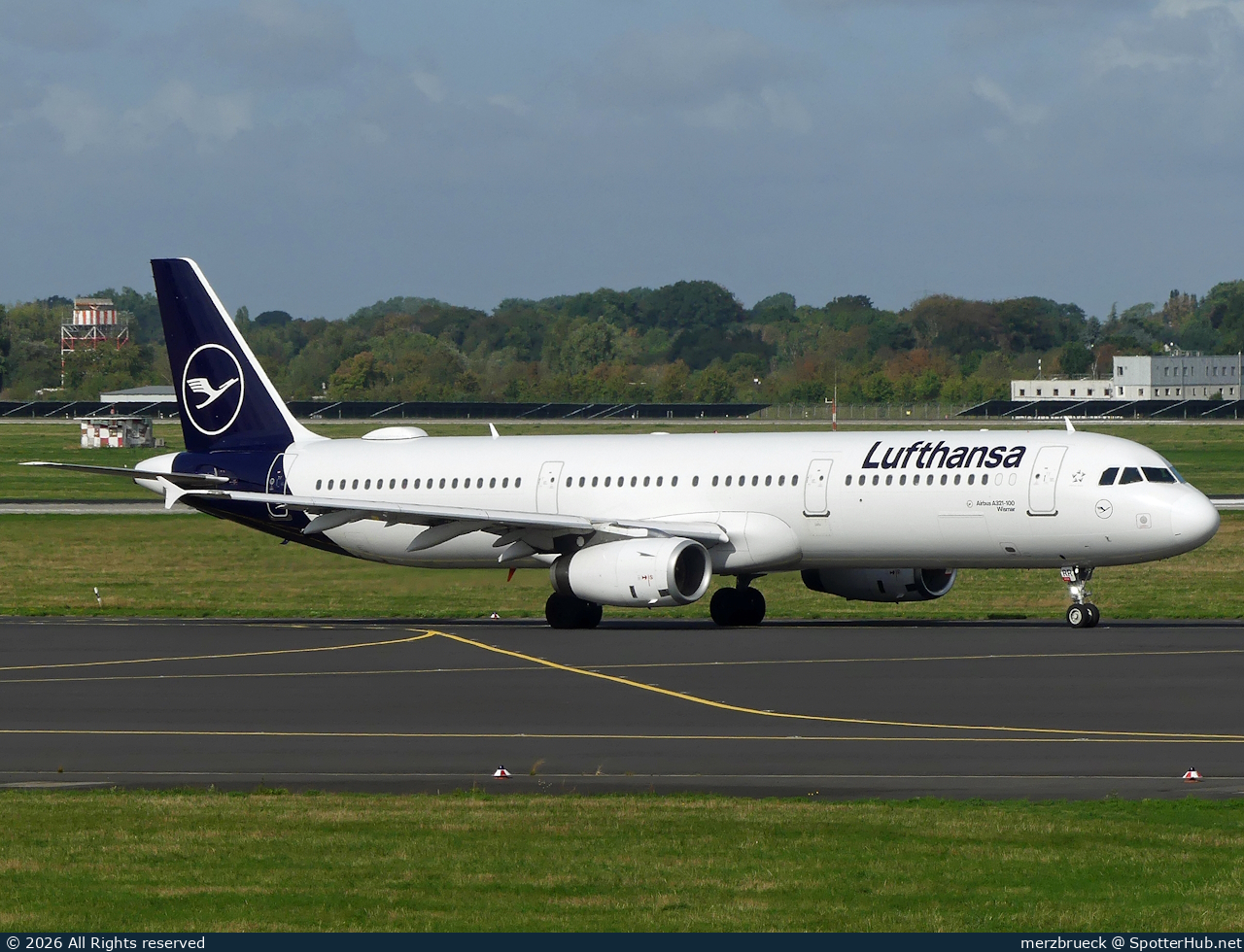 Photo of D-AIRR - Airbus A321-131 operated by Lufthansa