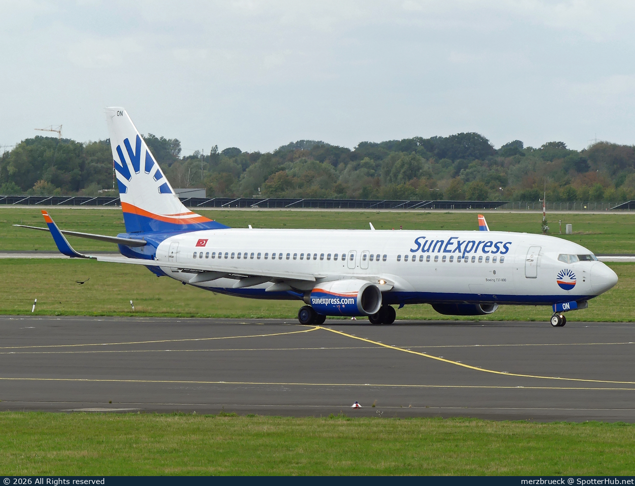 Photo of TC-SON - Boeing 737-86J operated by SunExpress
