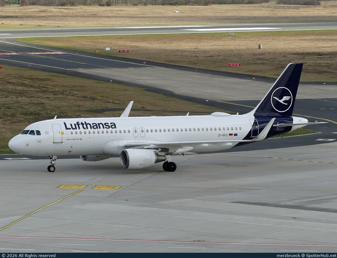 Photo of D-AIUI - Airbus A320-214 operated by Lufthansa
