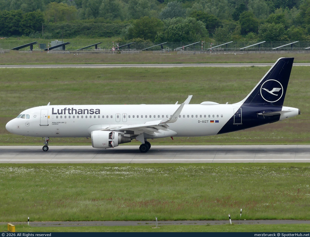 Photo of D-AIZT - Airbus A320-214 operated by Lufthansa