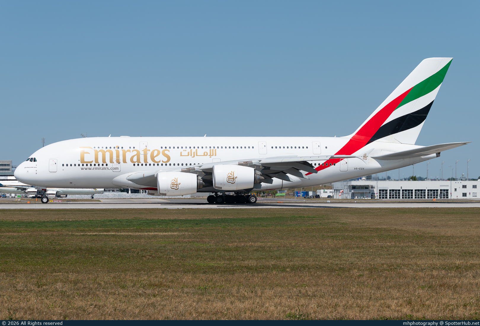Photo of A6-EDX - Airbus A380-861 operated by Emirates
