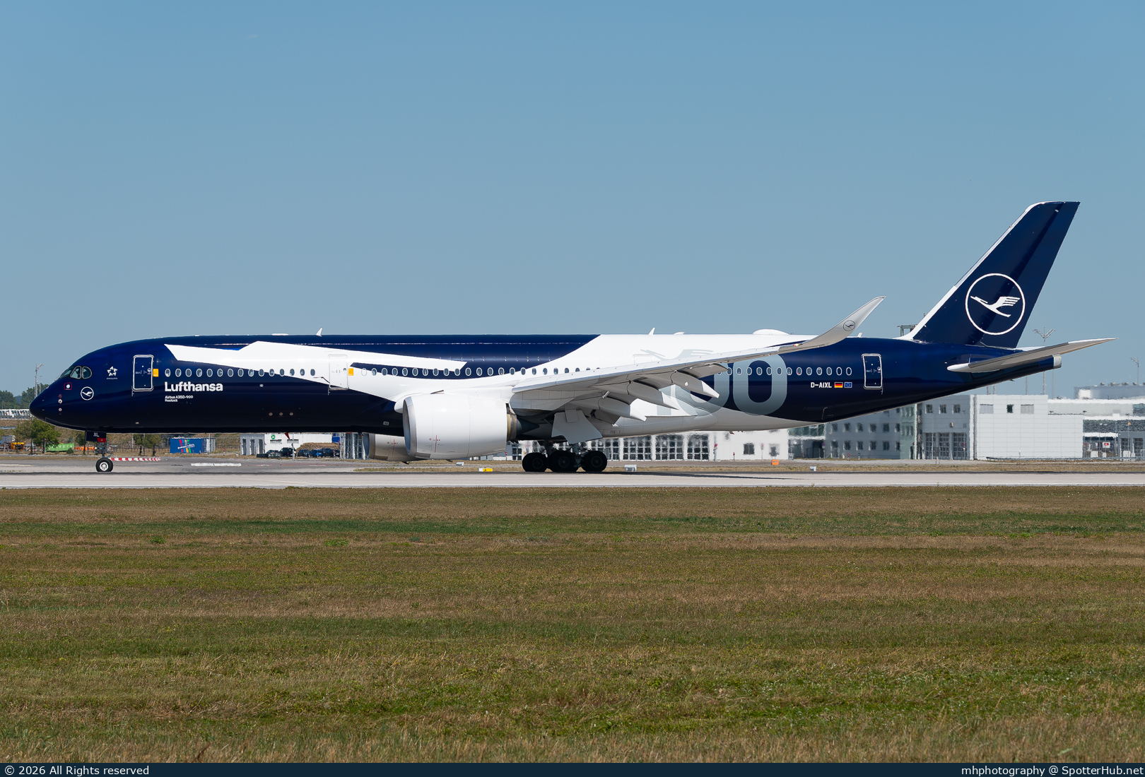 Photo of D-AIXL - Airbus A350-941 operated by Lufthansa