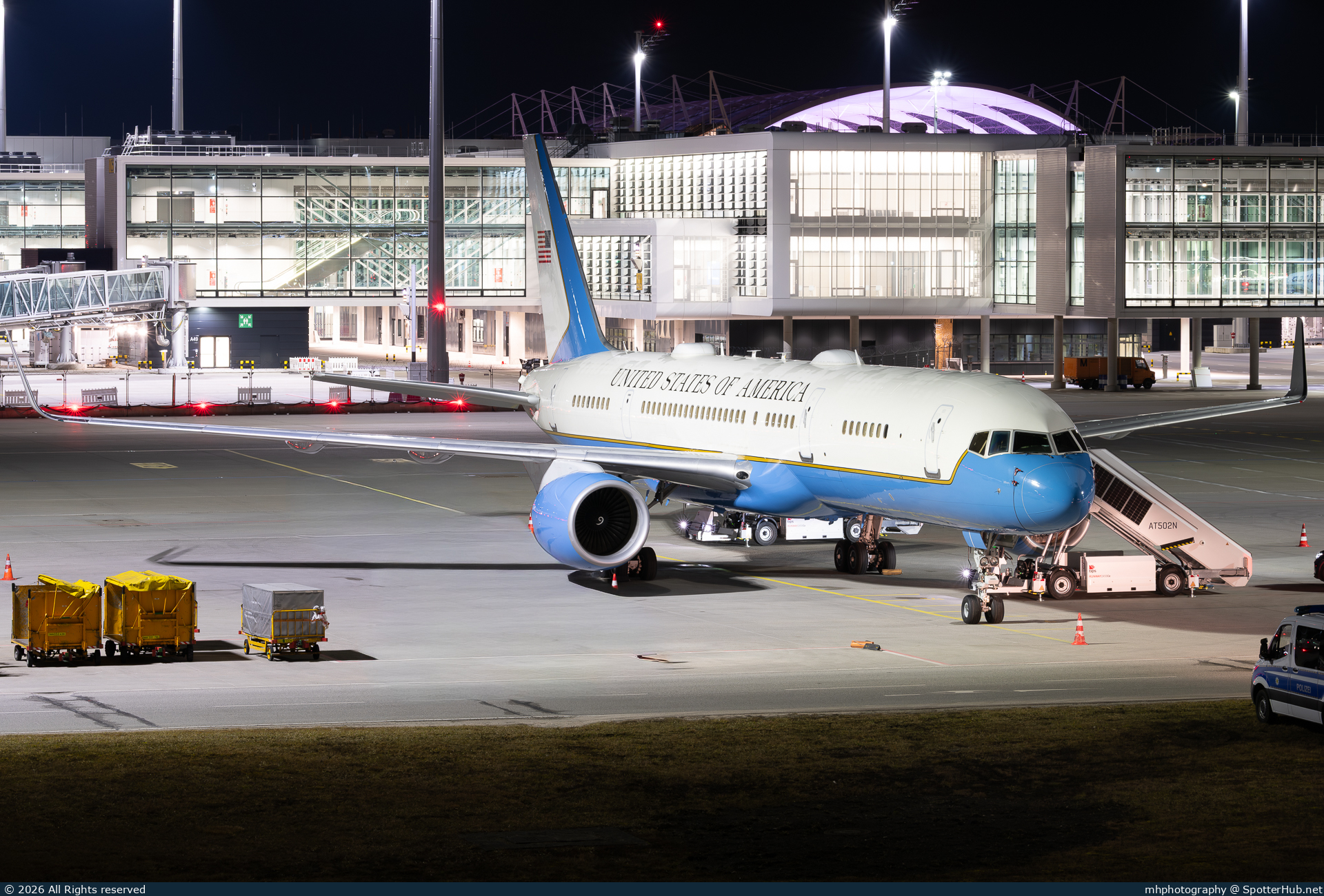 Photo of 99-0004 - Boeing C-32A operated by US Air Force