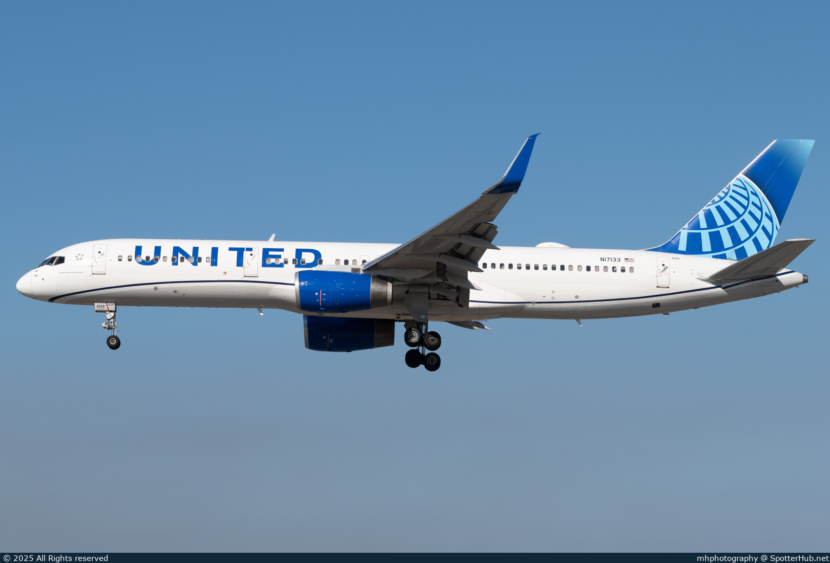 Photo of N17133 - Boeing 757-224 operated by United Airlines