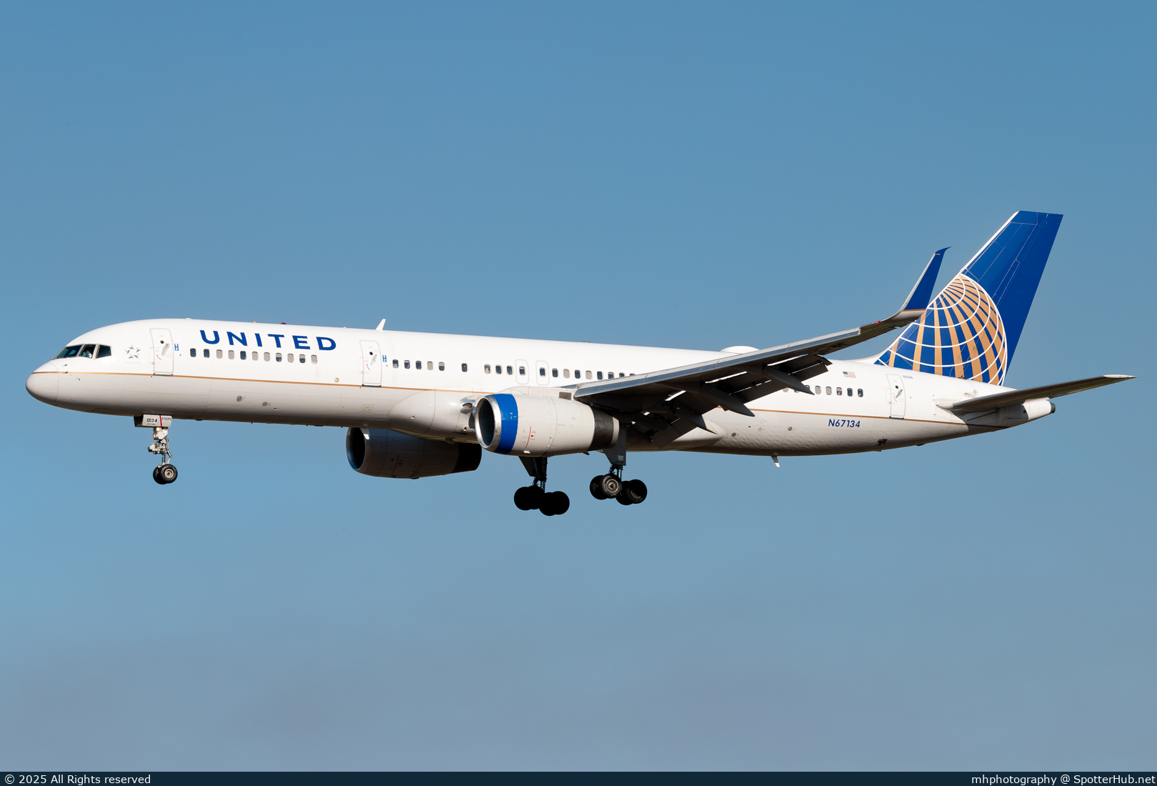 Photo of N67134 - Boeing 757-224 operated by United Airlines