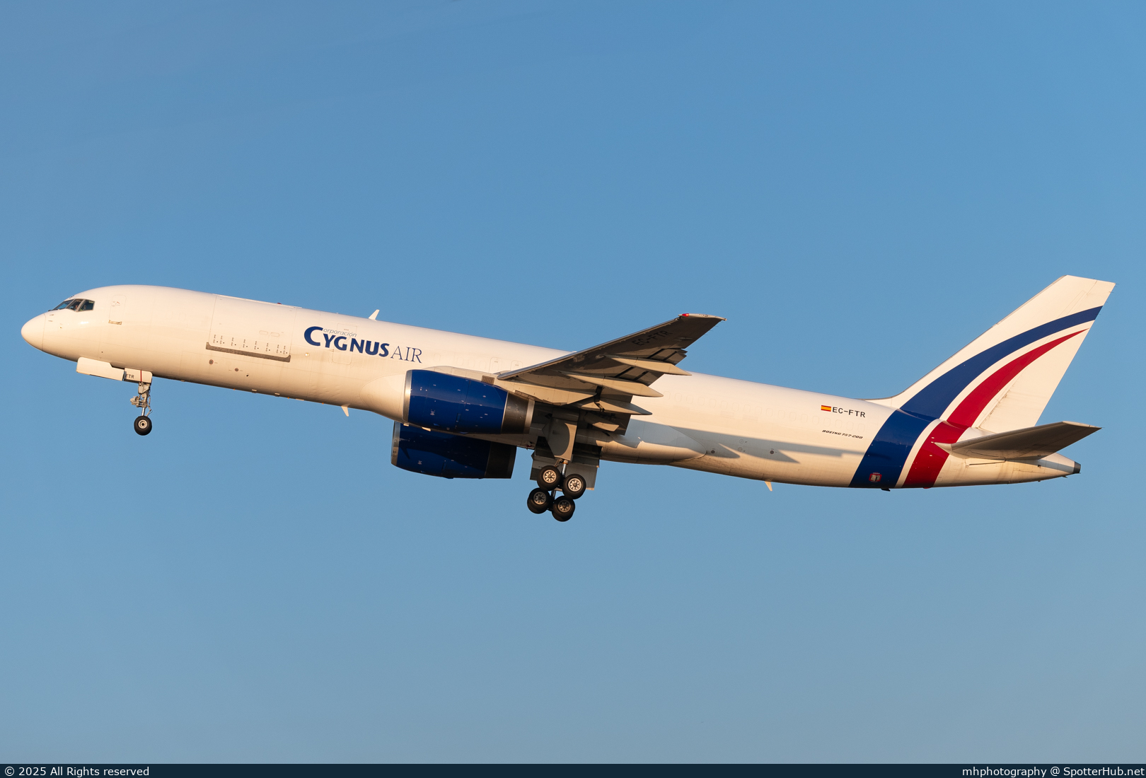 Photo of EC-FTR - Boeing 757-256(PCF) operated by Cygnus Air