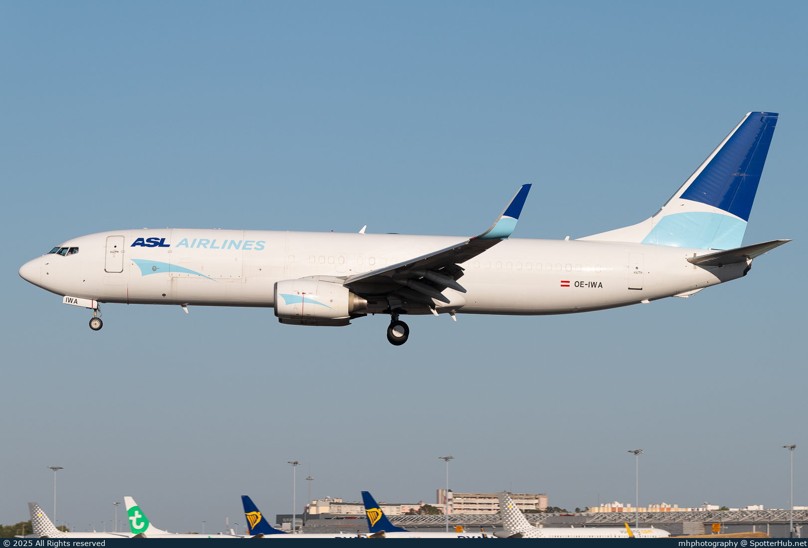 Photo of OE-IWA - Boeing 737-8AS(BCF) operated by ASL Airlines Belgium