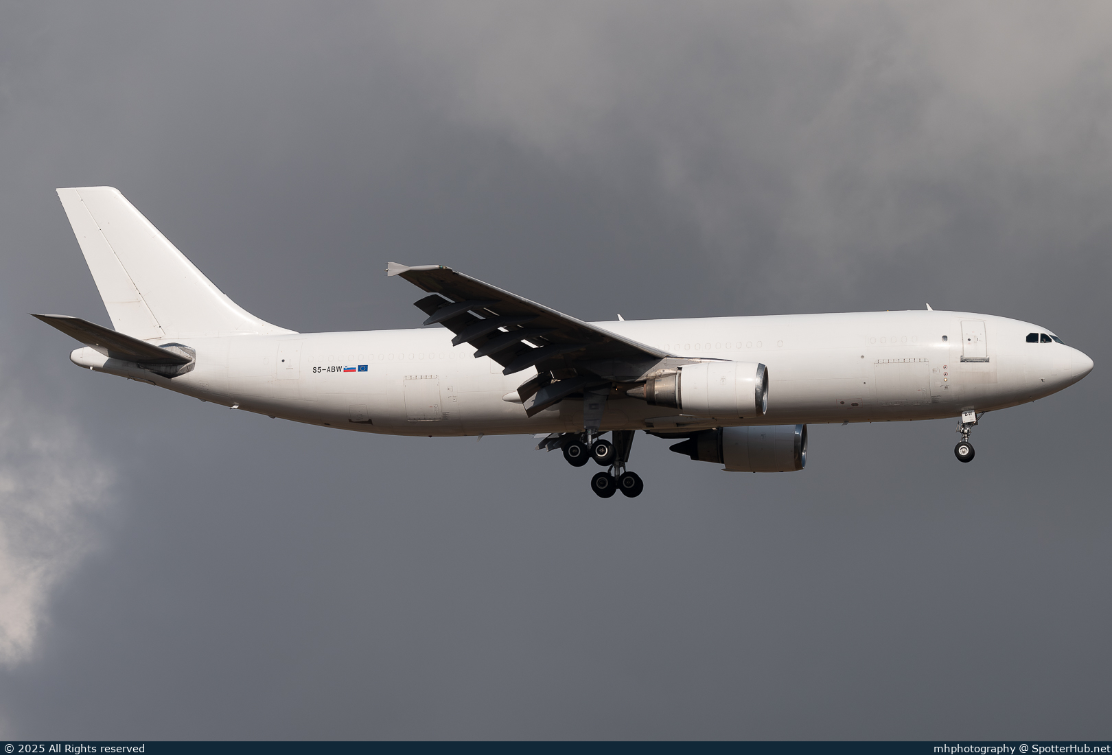 Photo of S5-ABW - Airbus A300B4-605R(F) operated by Solinair