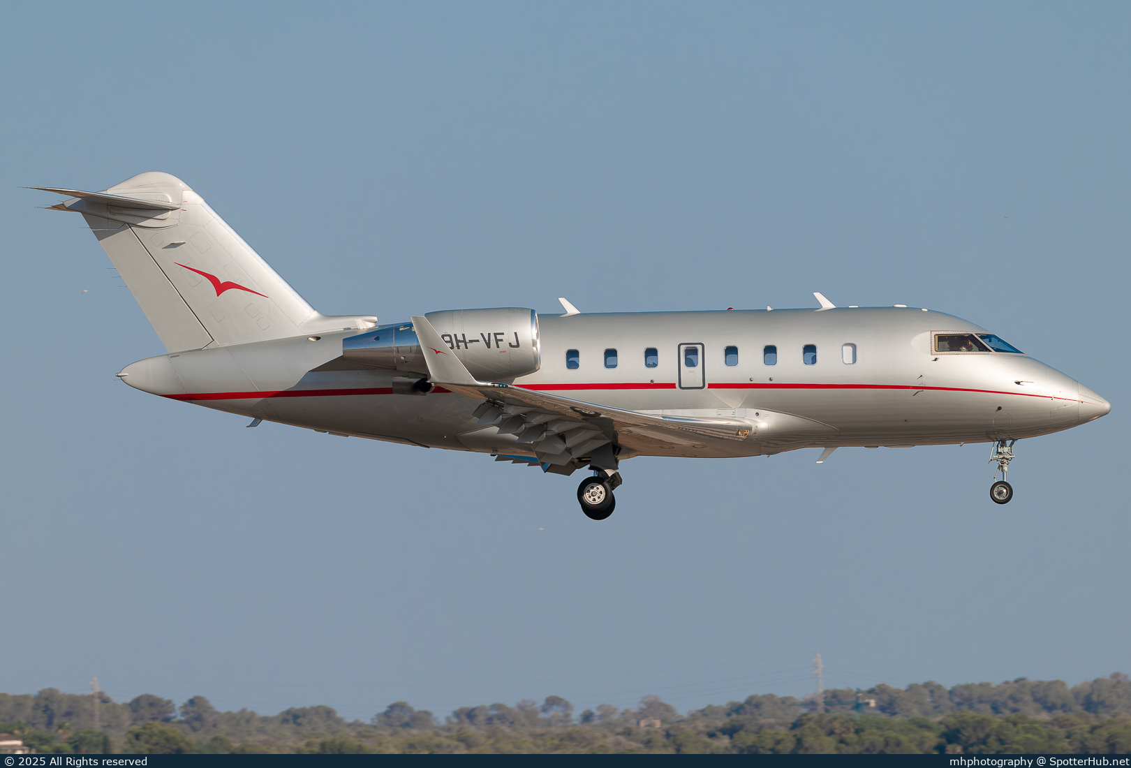 Photo of 9H-VFJ - Bombardier Challenger 605 operated by VistaJet