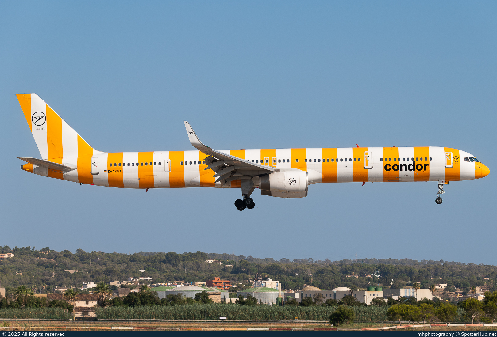 Photo of D-ABOJ - Boeing 757-330 operated by Condor