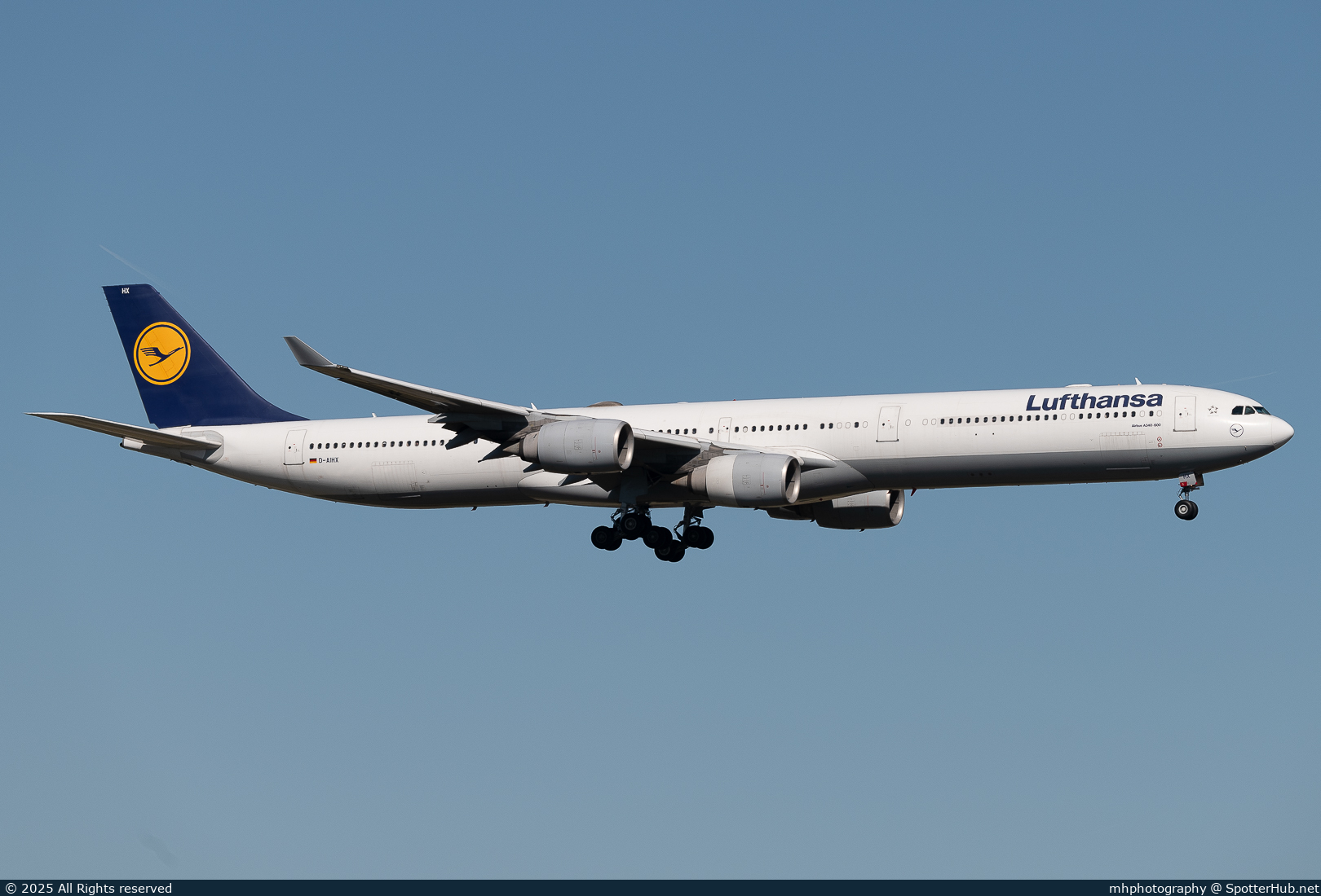 Photo of D-AIHX - Airbus A340-642 operated by Lufthansa