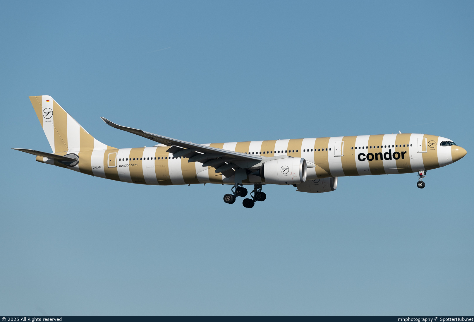Photo of D-ANRJ - Airbus A330-941 operated by Condor