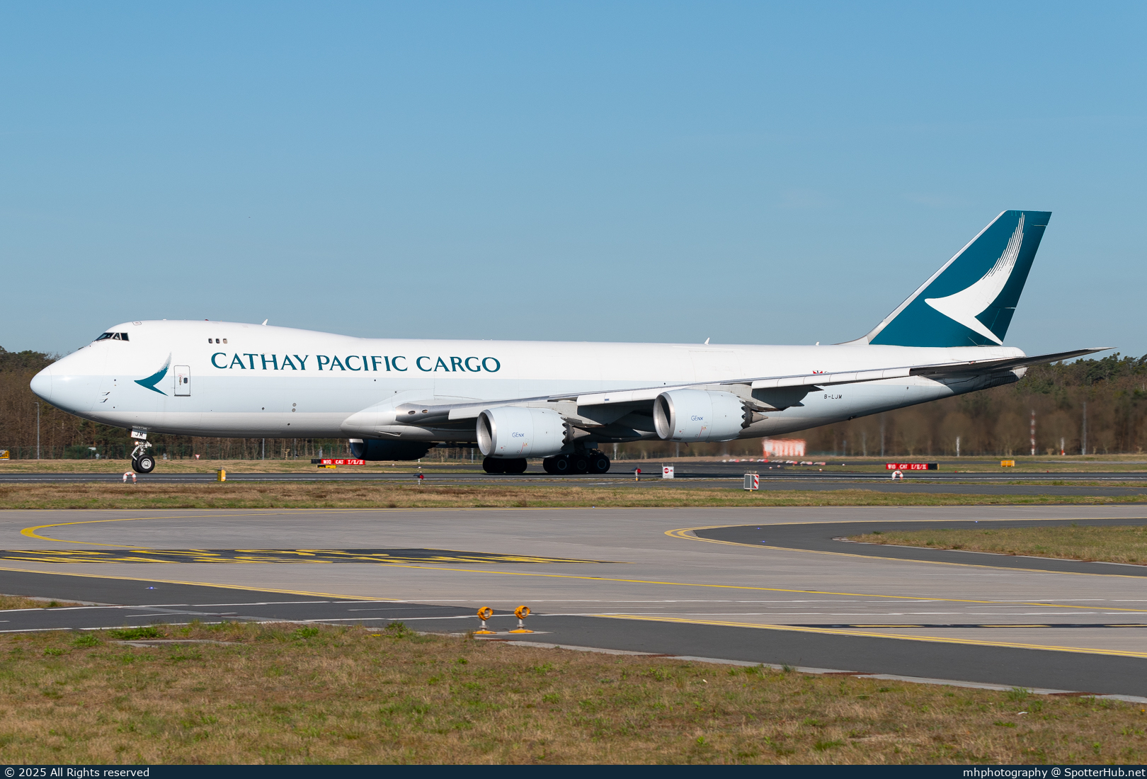 Photo of B-LJM - Boeing 747-867F operated by Cathay Pacific Cargo