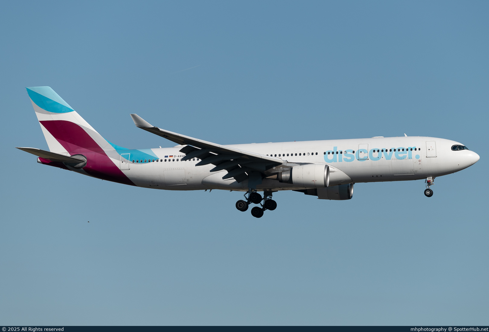 Photo of D-AXGE - Airbus A330-203 operated by Discover Airlines