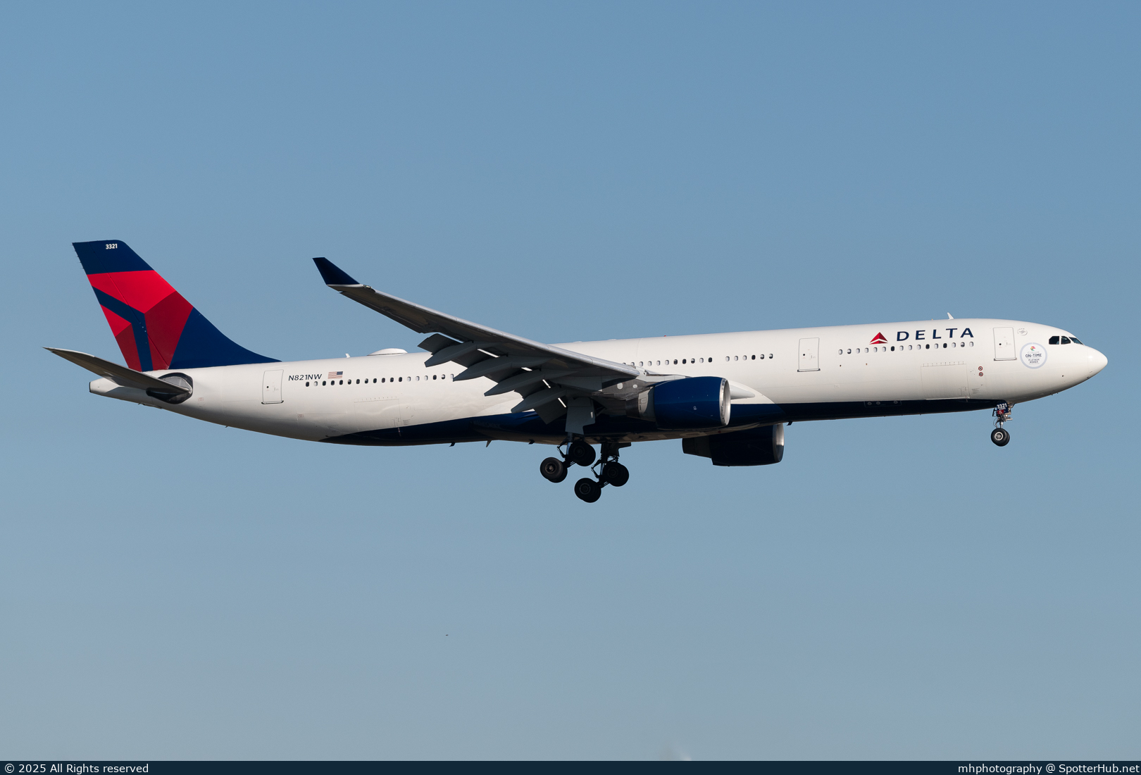 Photo of N821NW - Airbus A330-323 operated by Delta Air Lines