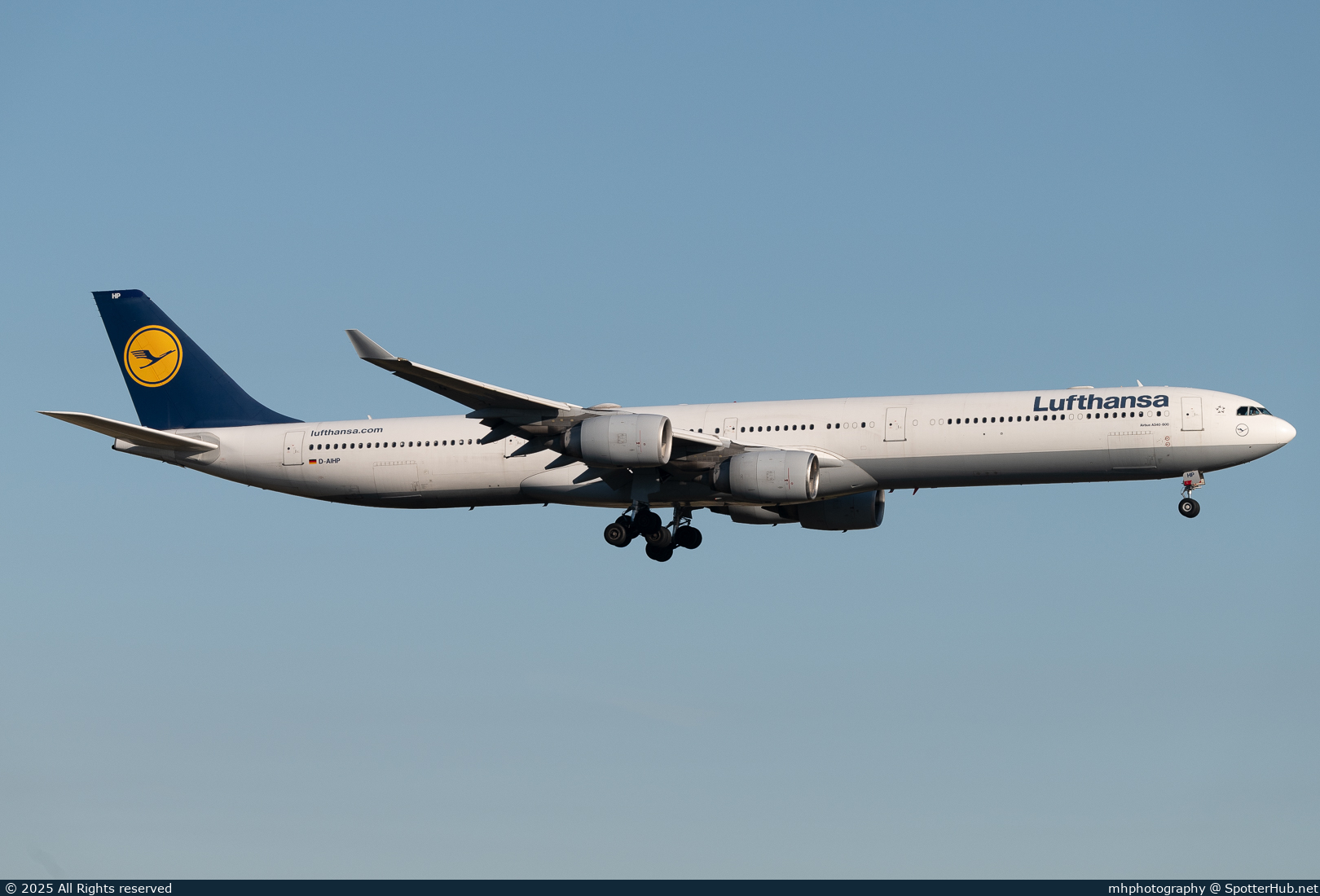 Photo of D-AIHP - Airbus A340-642 operated by Lufthansa