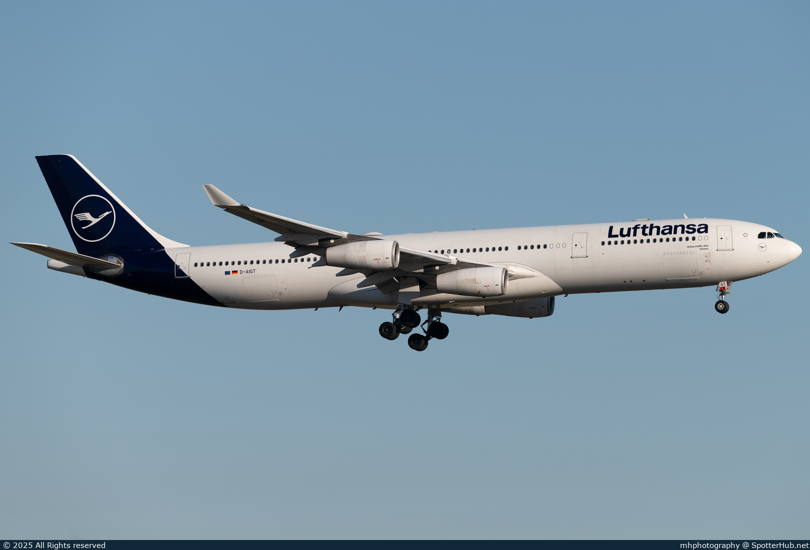 Photo of D-AIGT - Airbus A340-313 operated by Lufthansa