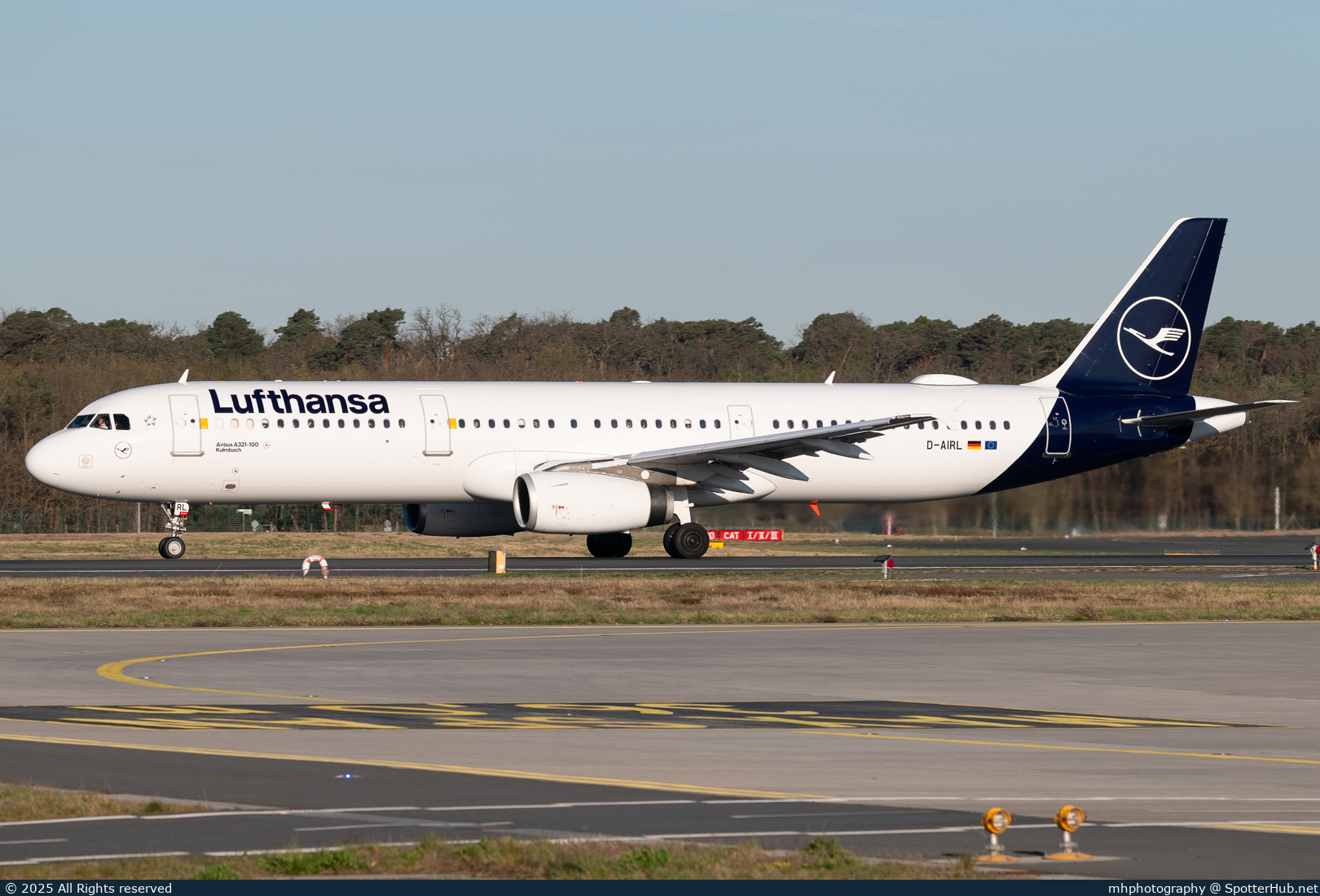 Photo of D-AIRL - Airbus A321-131 operated by Lufthansa