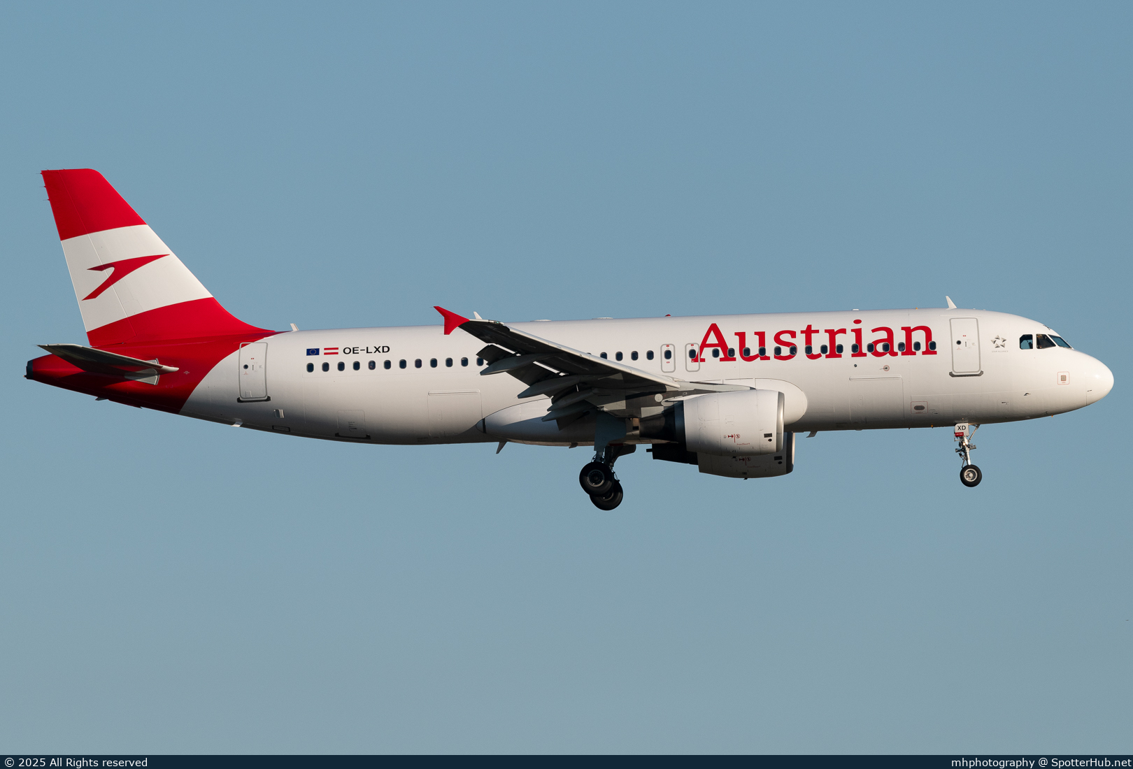 Photo of OE-LXD - Airbus A320-216 operated by Austrian Airlines