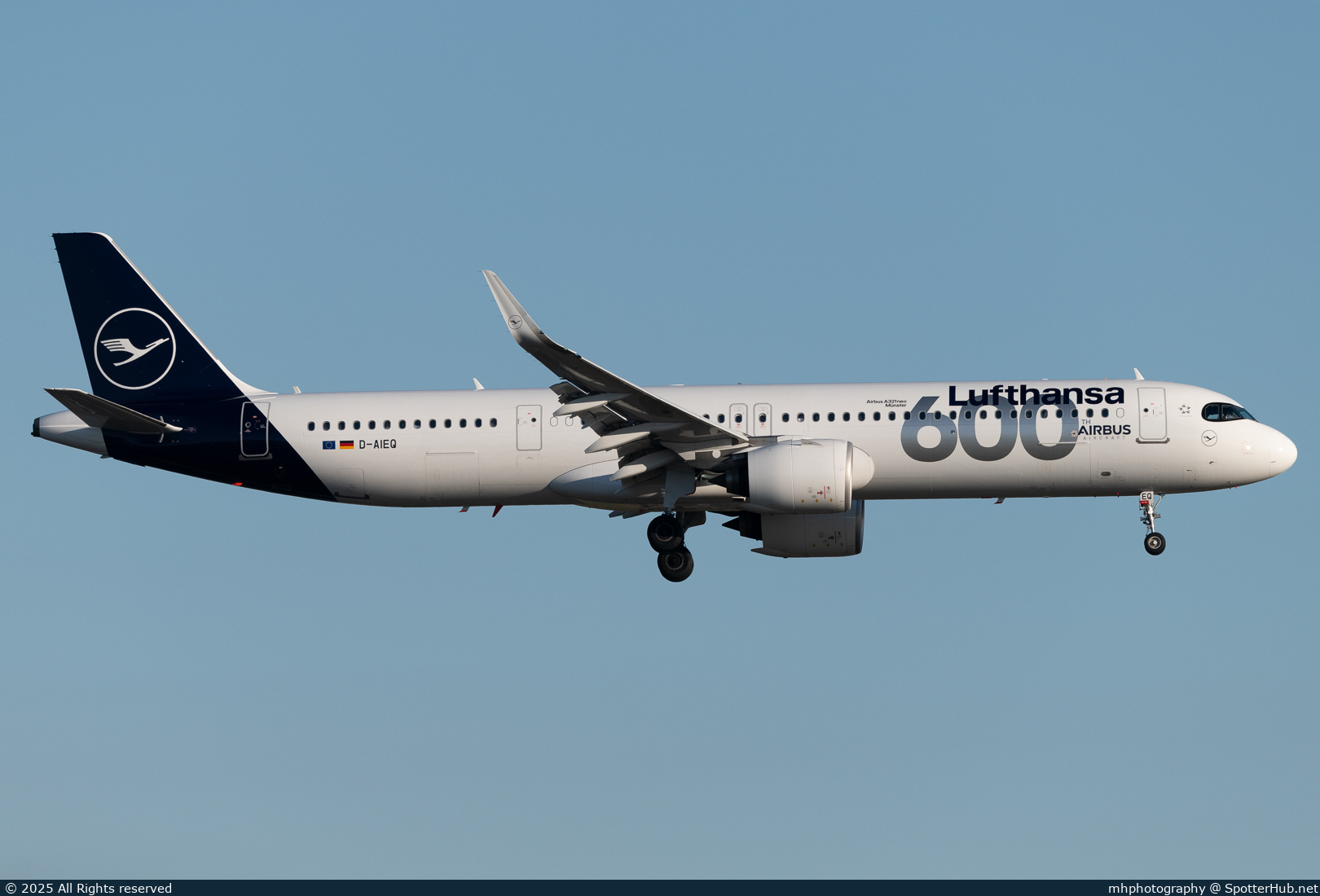 Photo of D-AIEQ - Airbus A321-271NX operated by Lufthansa