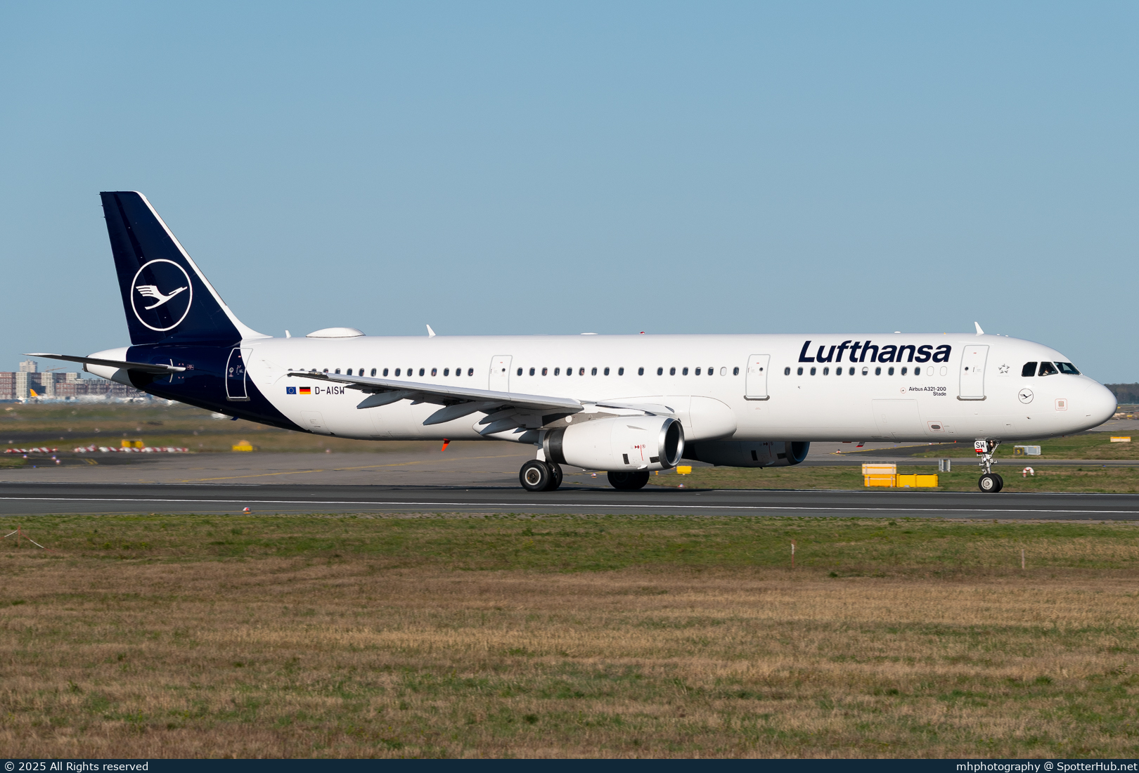 Photo of D-AISW - Airbus A321-231 operated by Lufthansa