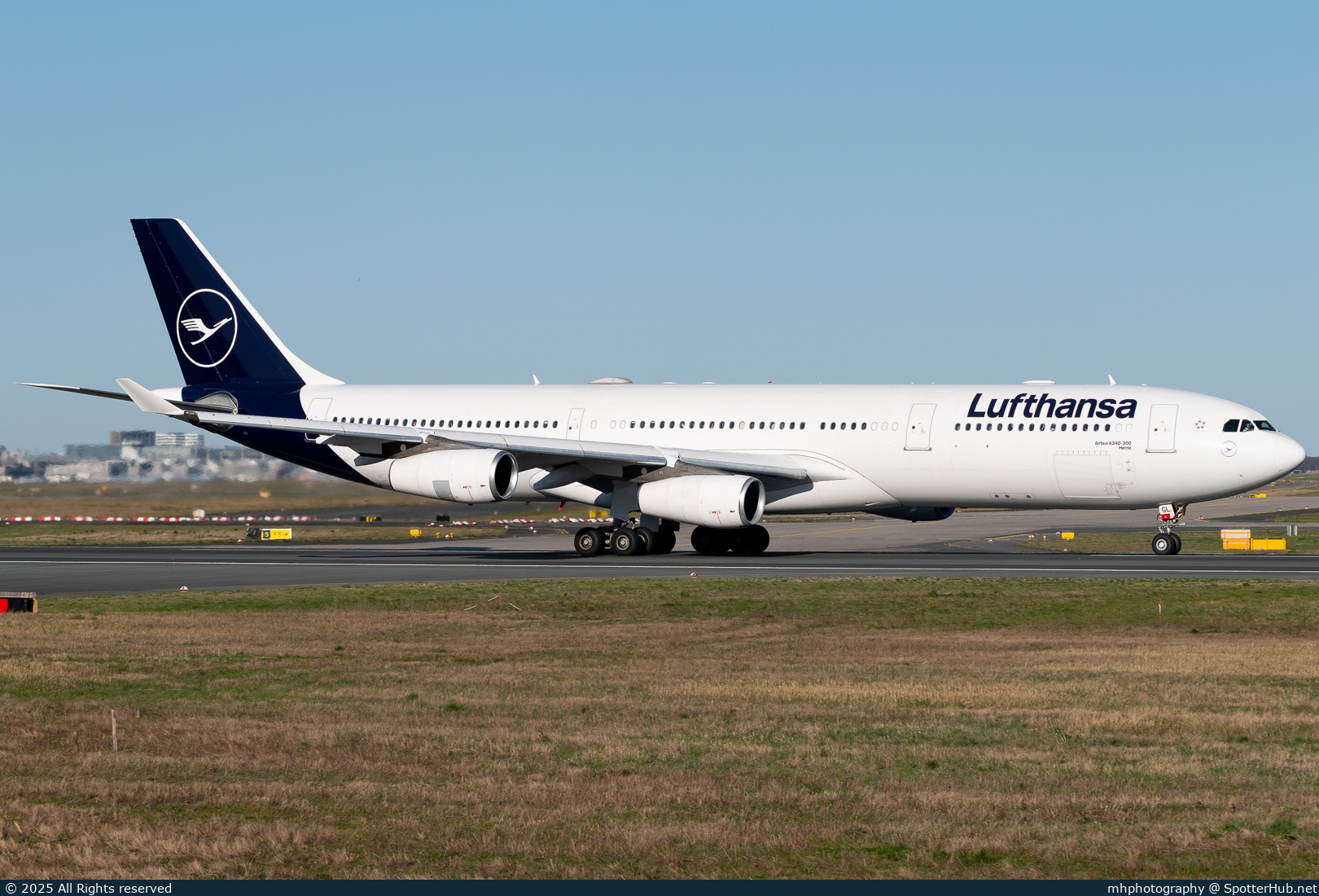 Photo of D-AIGL - Airbus A340-313 operated by Lufthansa