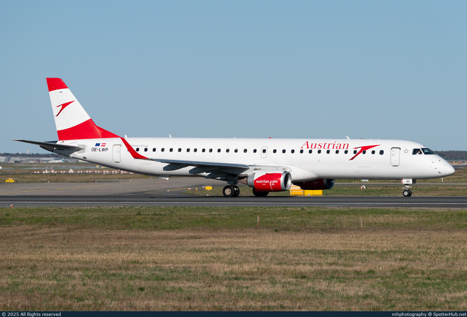 Photo of OE-LWP - Embraer ERJ-195LR operated by Austrian Airlines
