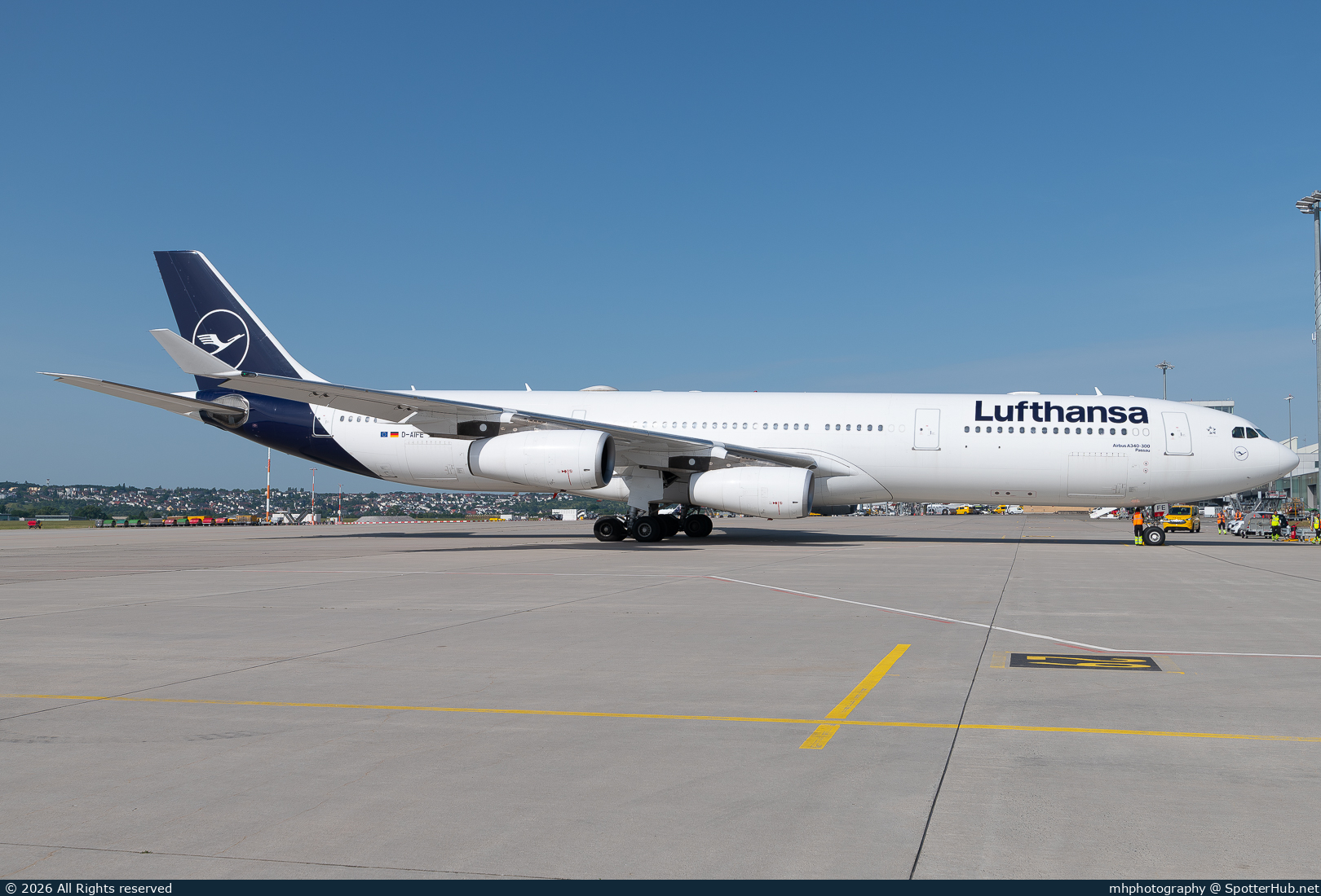 Photo of D-AIFE - Airbus A340-313 operated by Lufthansa