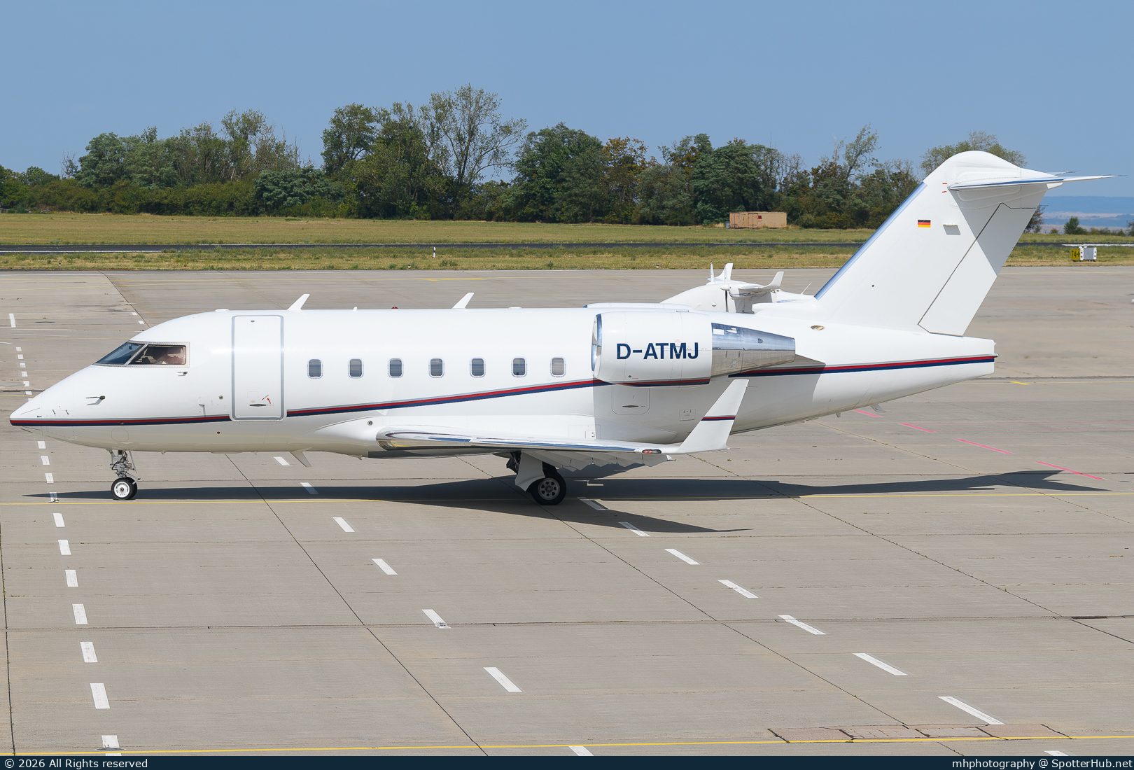 Photo of D-ATMJ - Bombardier Challenger 604 operated by Air Independence