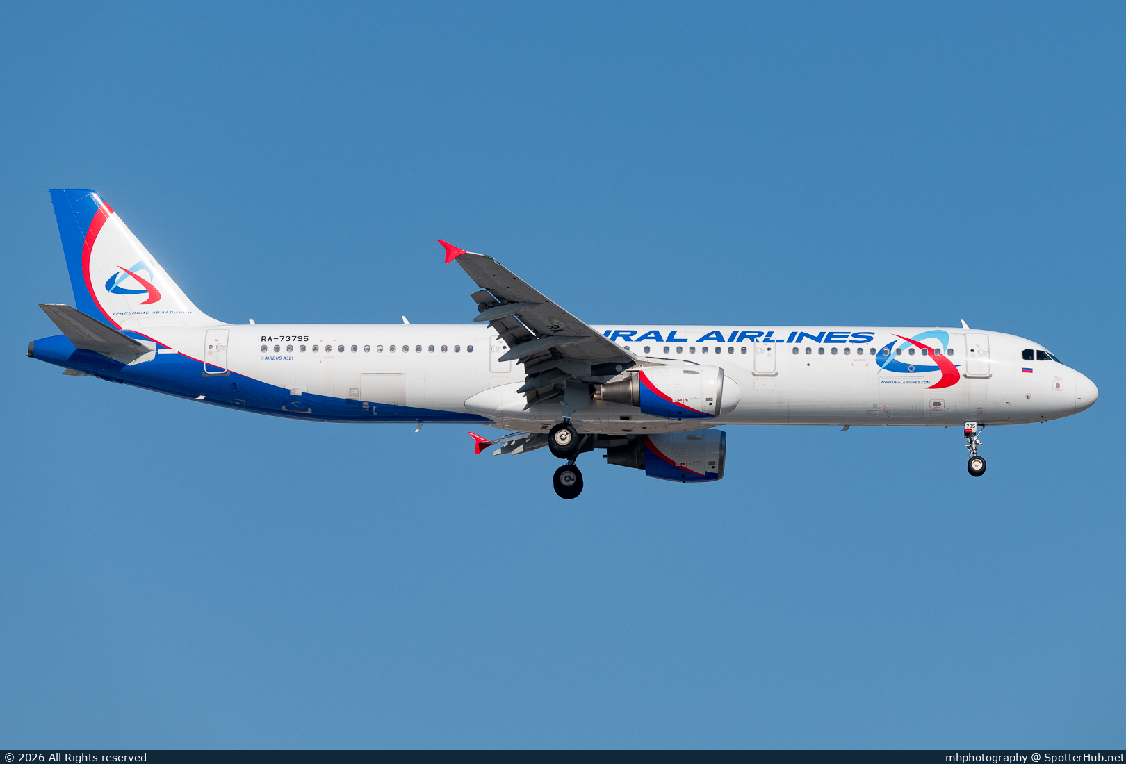 Photo of RA-73795 - Airbus A321-211 operated by Ural Airlines