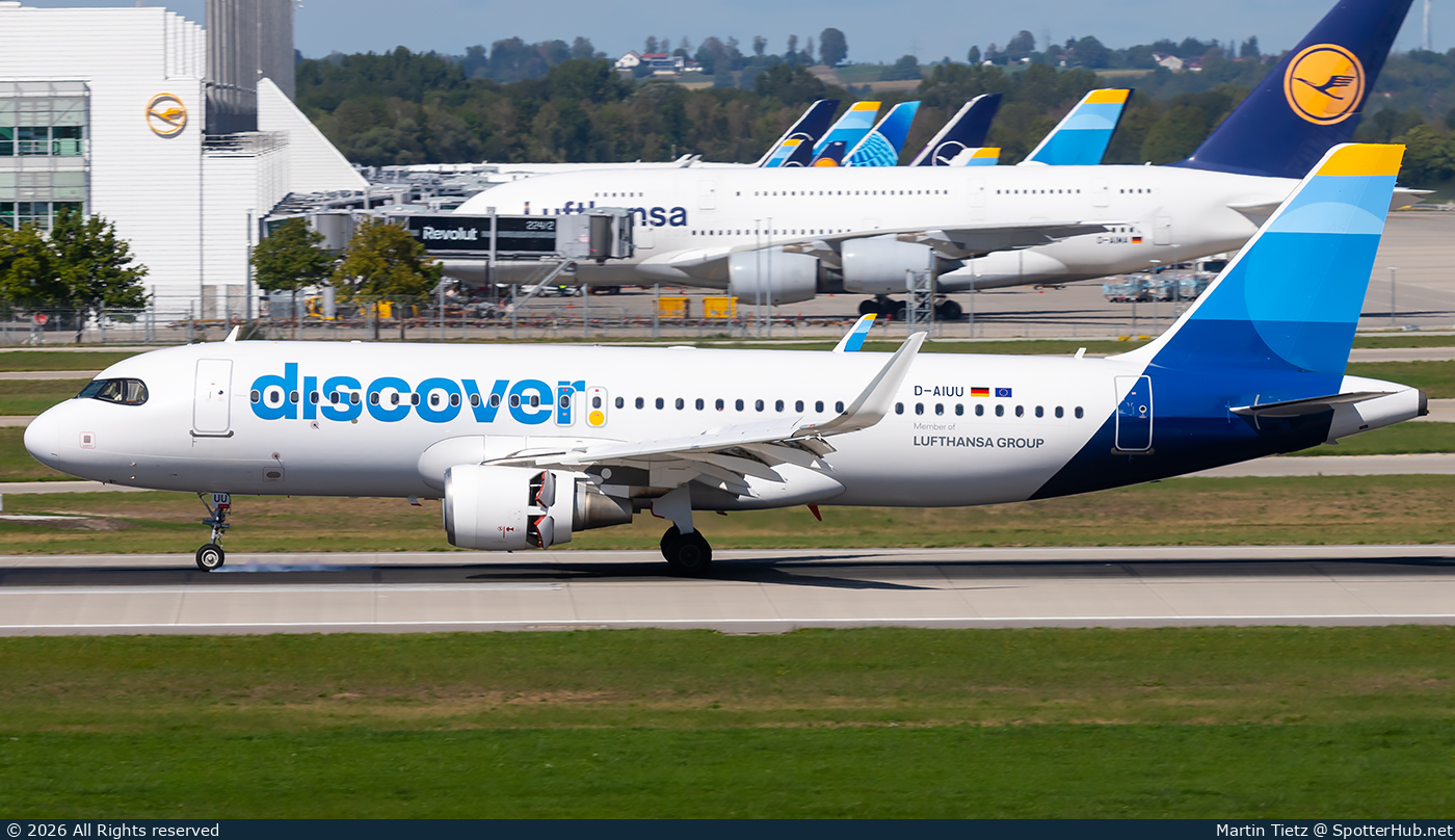 Photo of D-AIUU - Airbus A320-214 operated by Discover Airlines