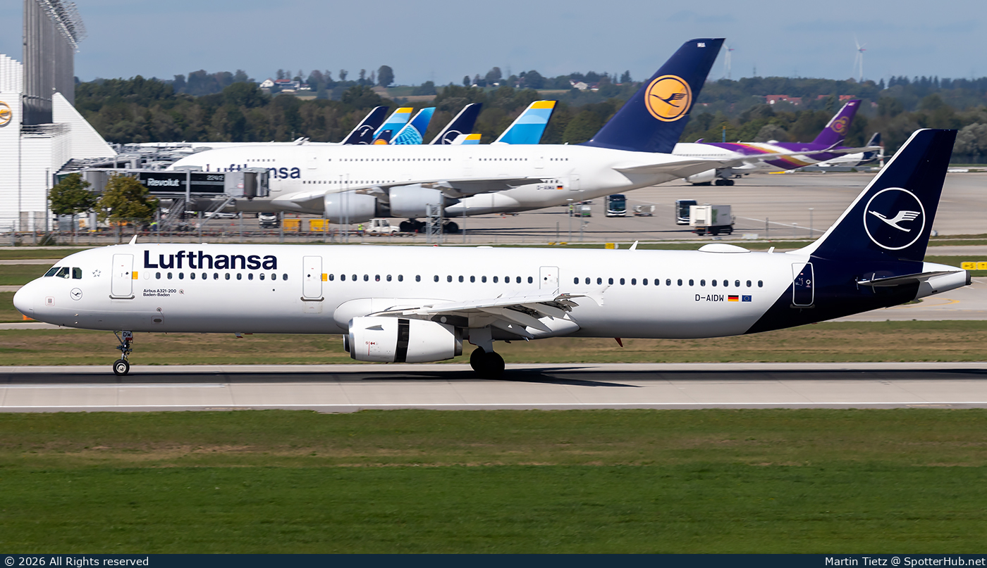 Photo of D-AIDW - Airbus A321-231 operated by Lufthansa