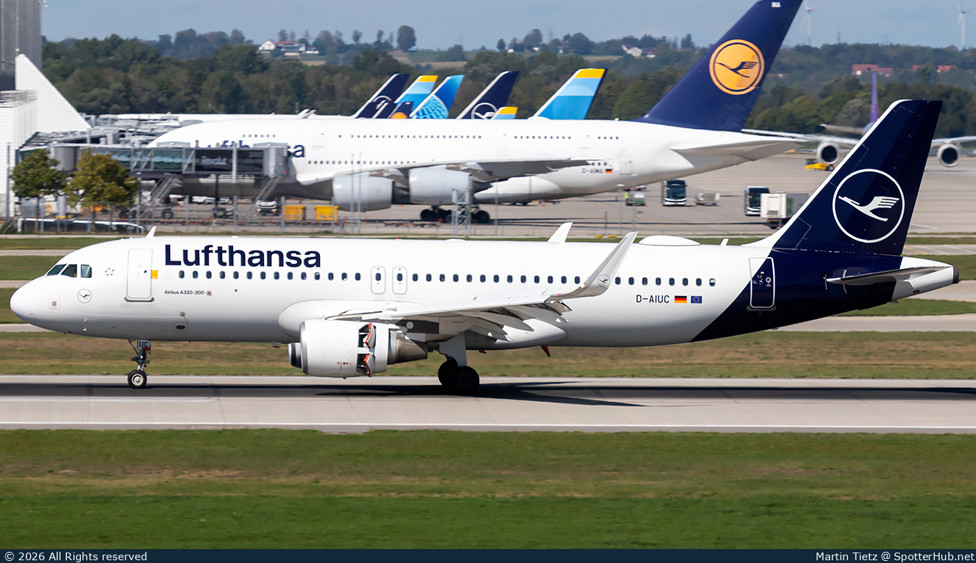 Photo of D-AIUC - Airbus A320-214 operated by Lufthansa