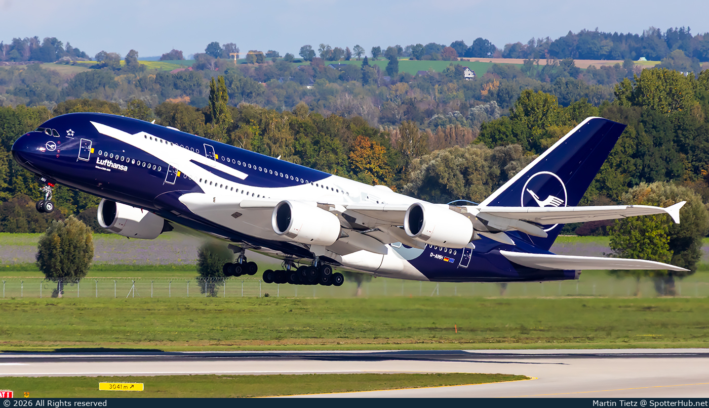 Photo of D-AIMH - Airbus A380-841 operated by Lufthansa