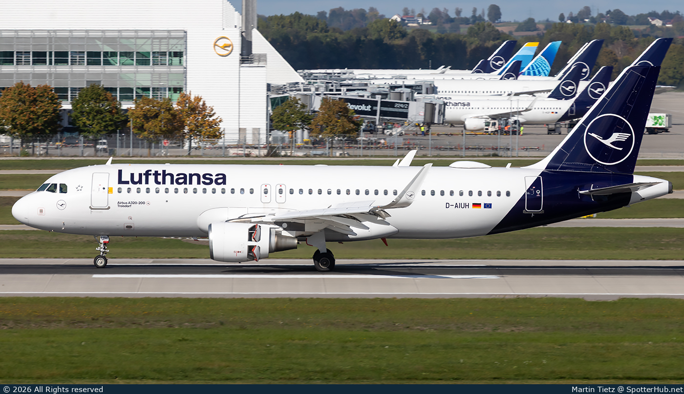 Photo of D-AIUH - Airbus A320-214 operated by Lufthansa
